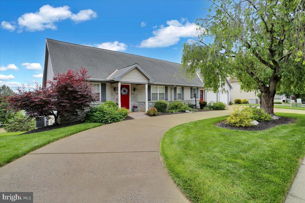 Photo of 40 Oriole Drive, STEVENS, PA 17578 (MLS # PALA2075960)