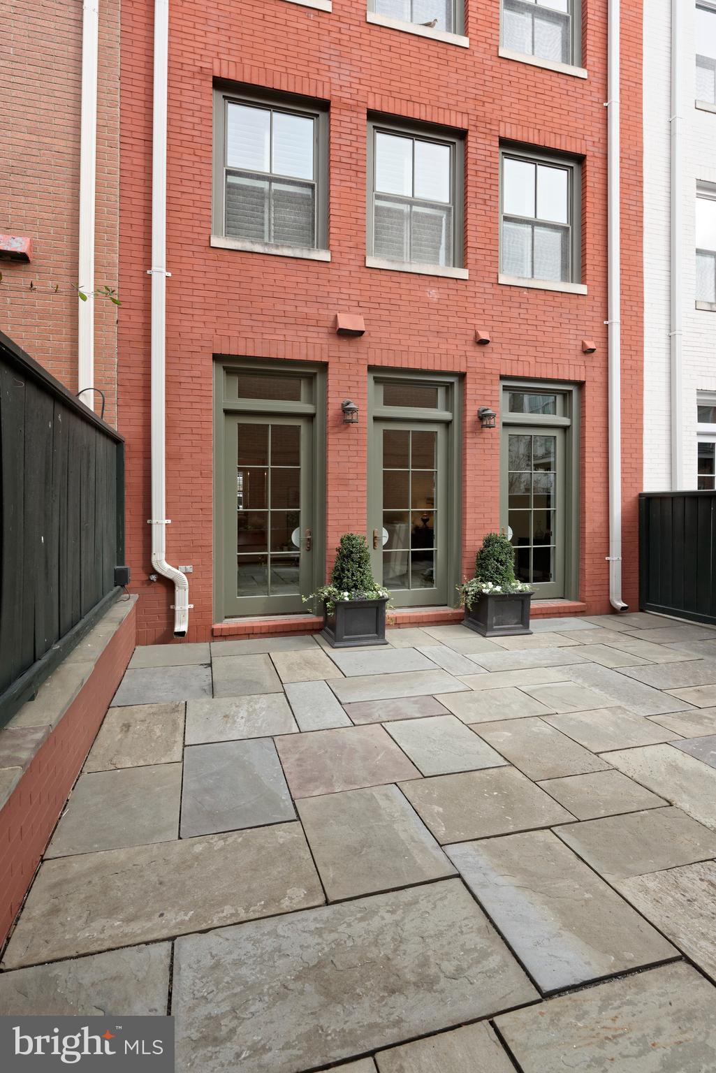 BACKYARD BOATS - Residential