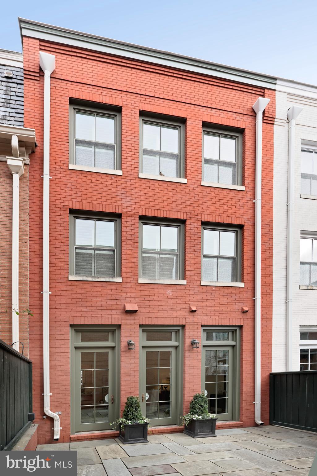 BACKYARD BOATS - Residential