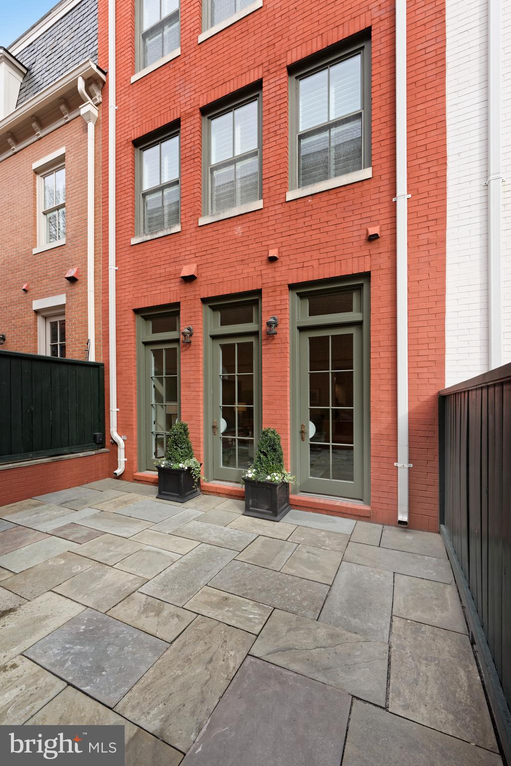 BACKYARD BOATS - Residential