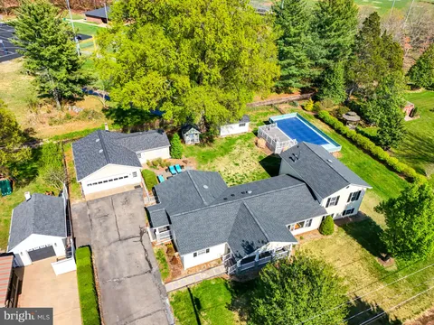 9807 Hutchison Lane, Manassas, VA MLS: VAMN2008088
