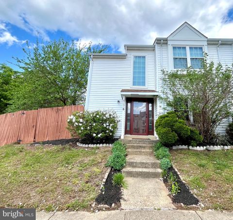 Photo of 6101 - B Hoskins Hollow Circle, CENTREVILLE, VA 20121 (MLS # VAFX2301656)