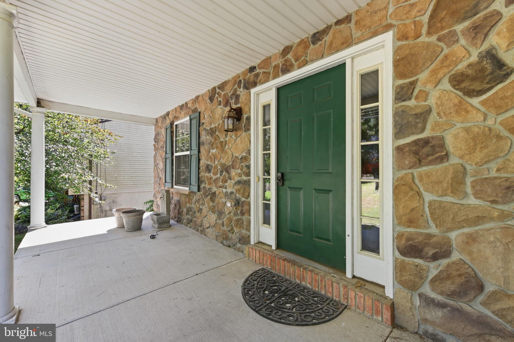 1220 WOODED WAY