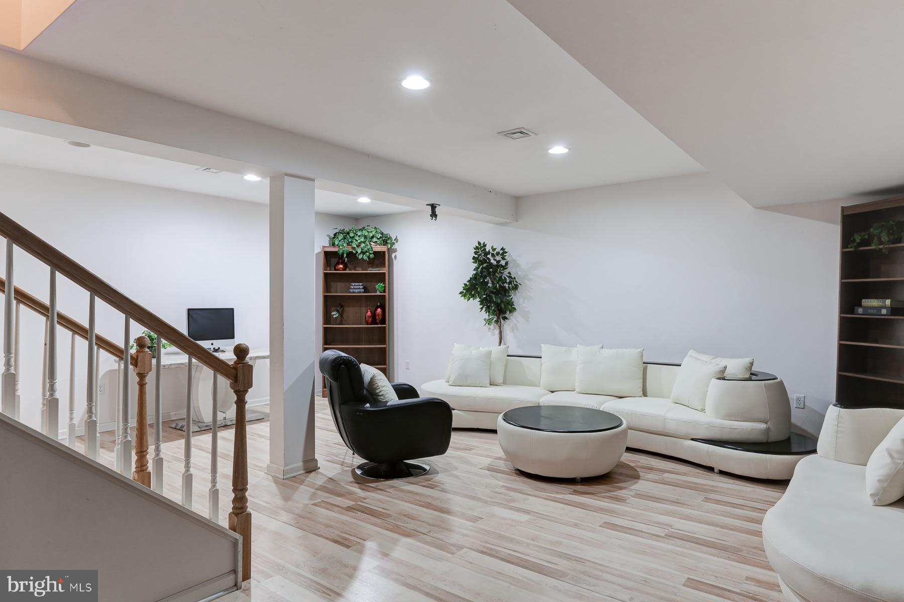 GATEWAY COURT - Residential