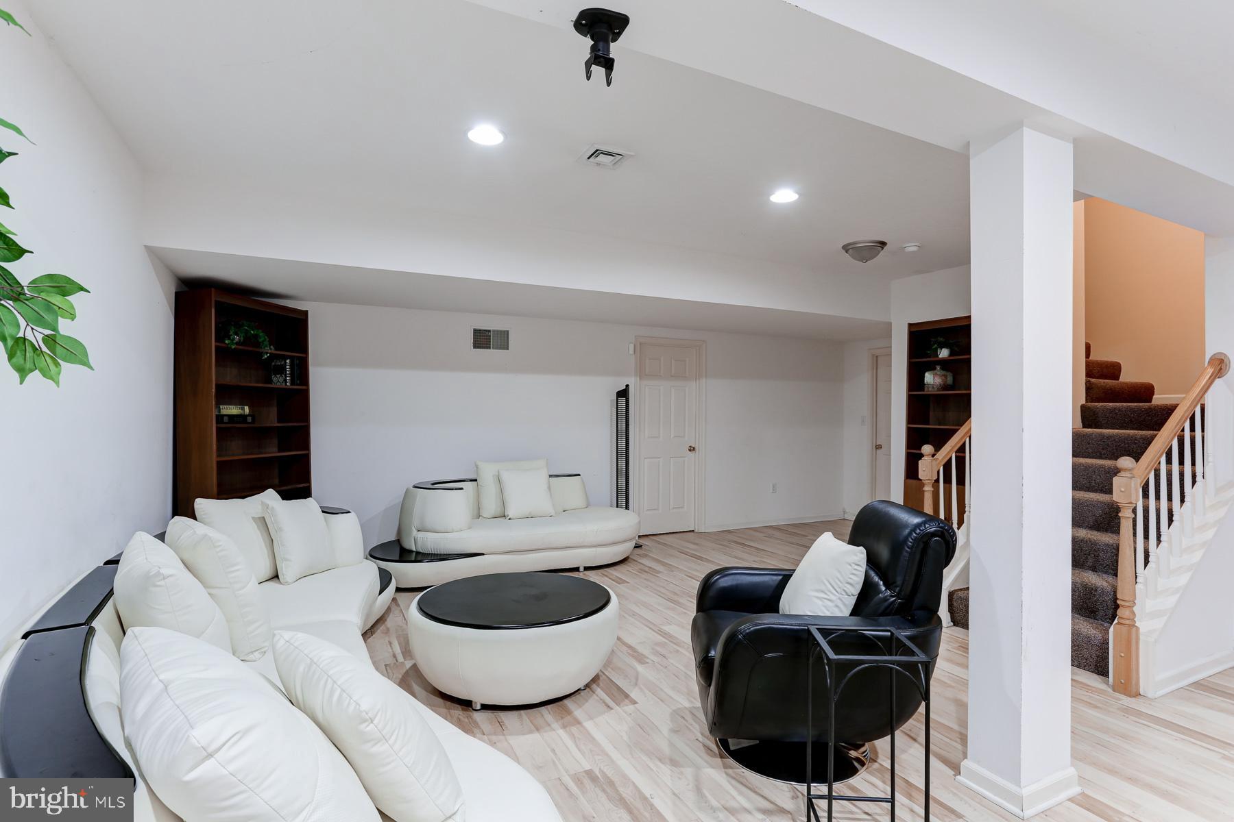 GATEWAY COURT - Residential