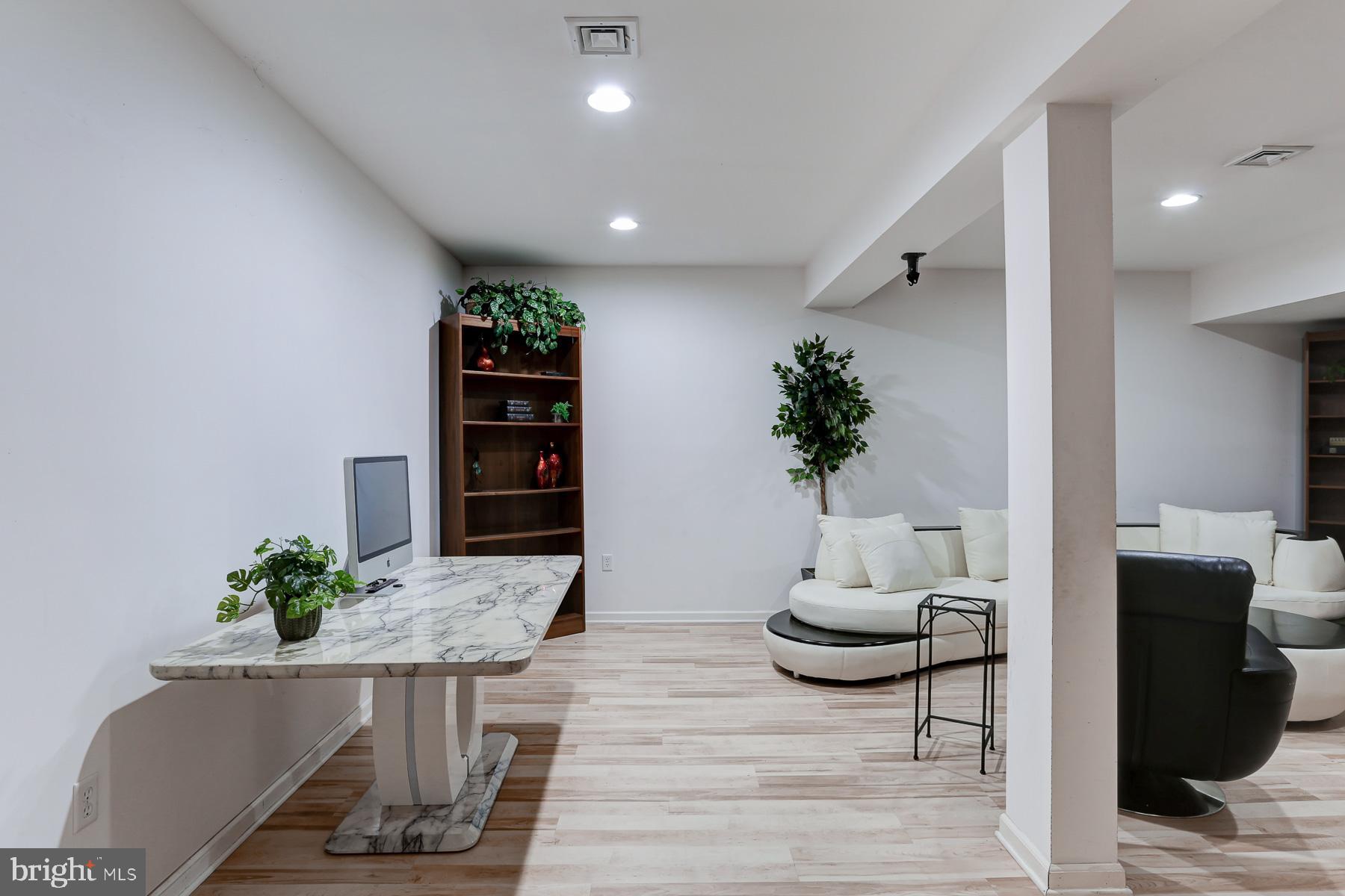 GATEWAY COURT - Residential