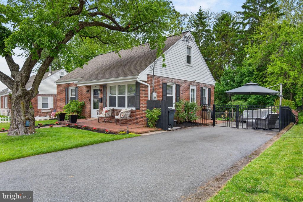 Photo of 446 Lincoln Avenue, EPHRATA, PA 17522 (MLS # PALA2088402)