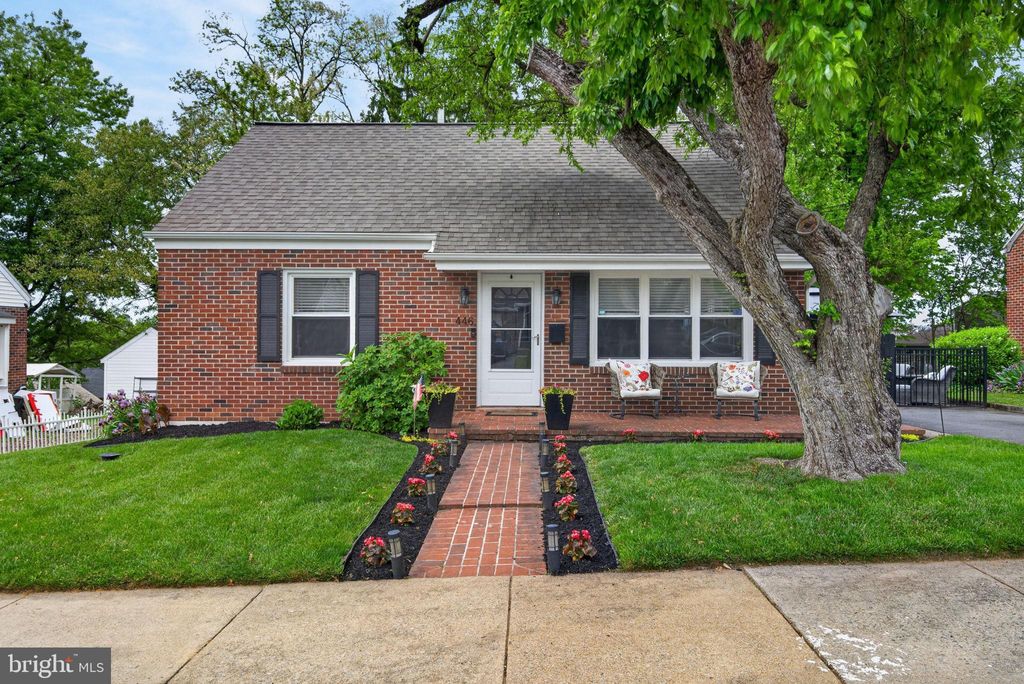 Photo of 446 Lincoln Avenue, EPHRATA, PA 17522 (MLS # PALA2088402)