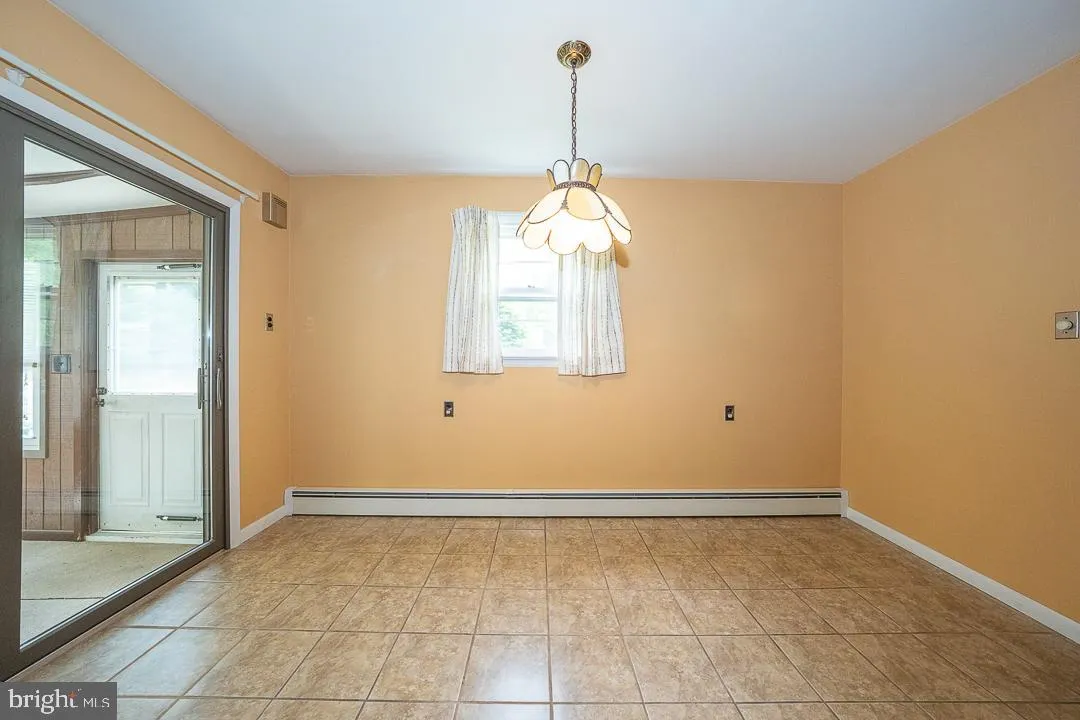 Downingtown, Pennsylvania 19335, United States, 3 Bedrooms Bedrooms, ,1 BathroomBathrooms,Residential,Pending,123245