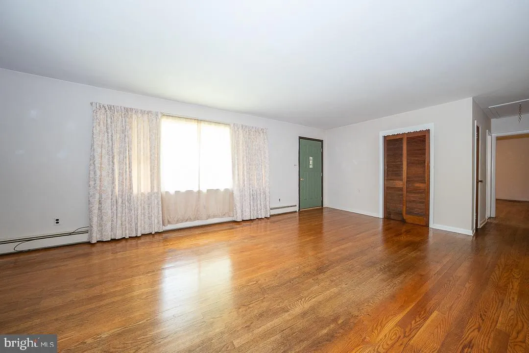 Downingtown, Pennsylvania 19335, United States, 3 Bedrooms Bedrooms, ,1 BathroomBathrooms,Residential,Pending,123245