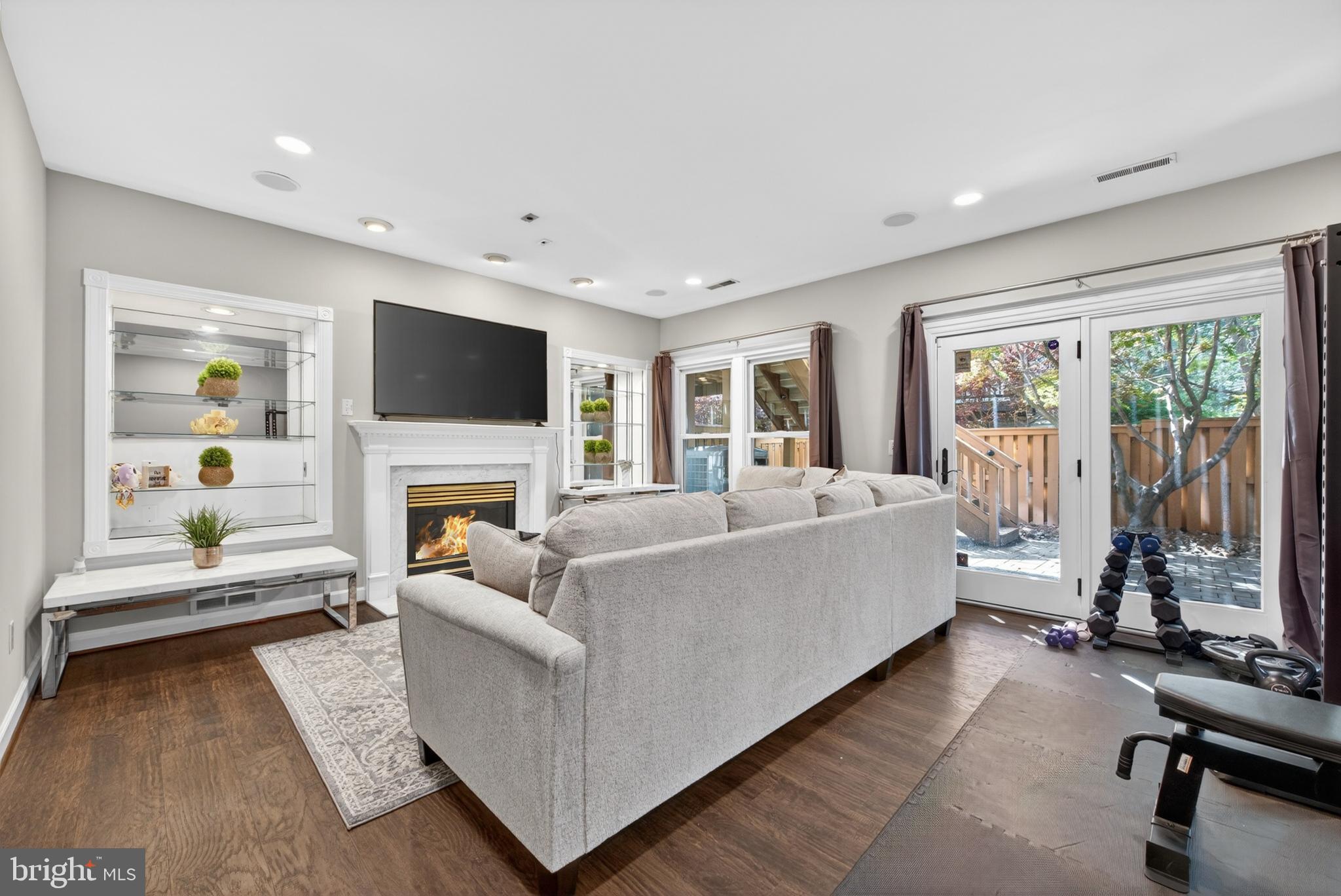 YACHT CLUB AT SEQUOIA VILLAGE - Residential