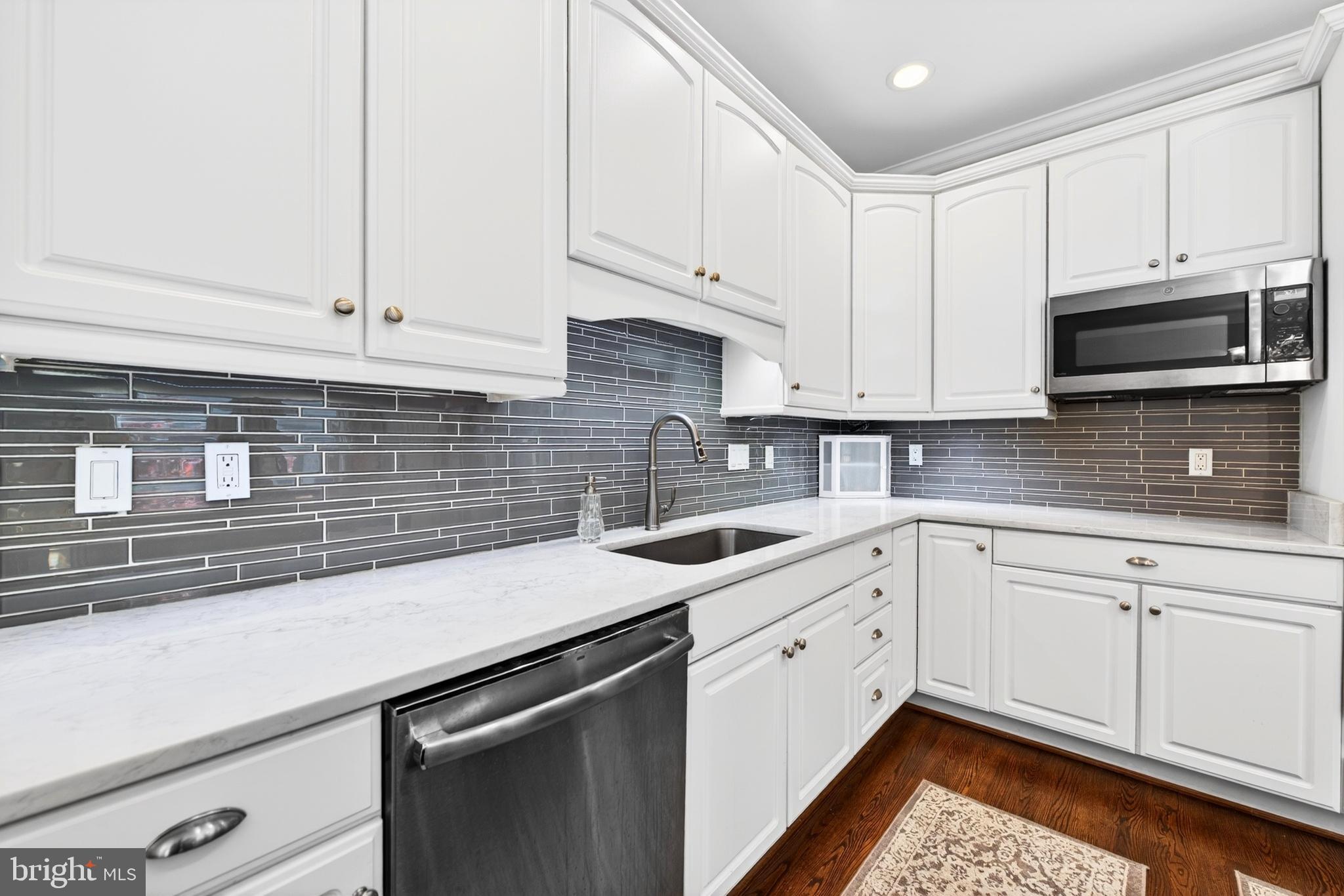 YACHT CLUB AT SEQUOIA VILLAGE - Residential