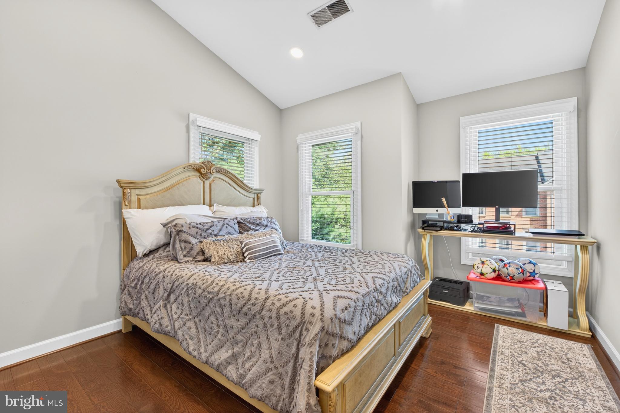 YACHT CLUB AT SEQUOIA VILLAGE - Residential