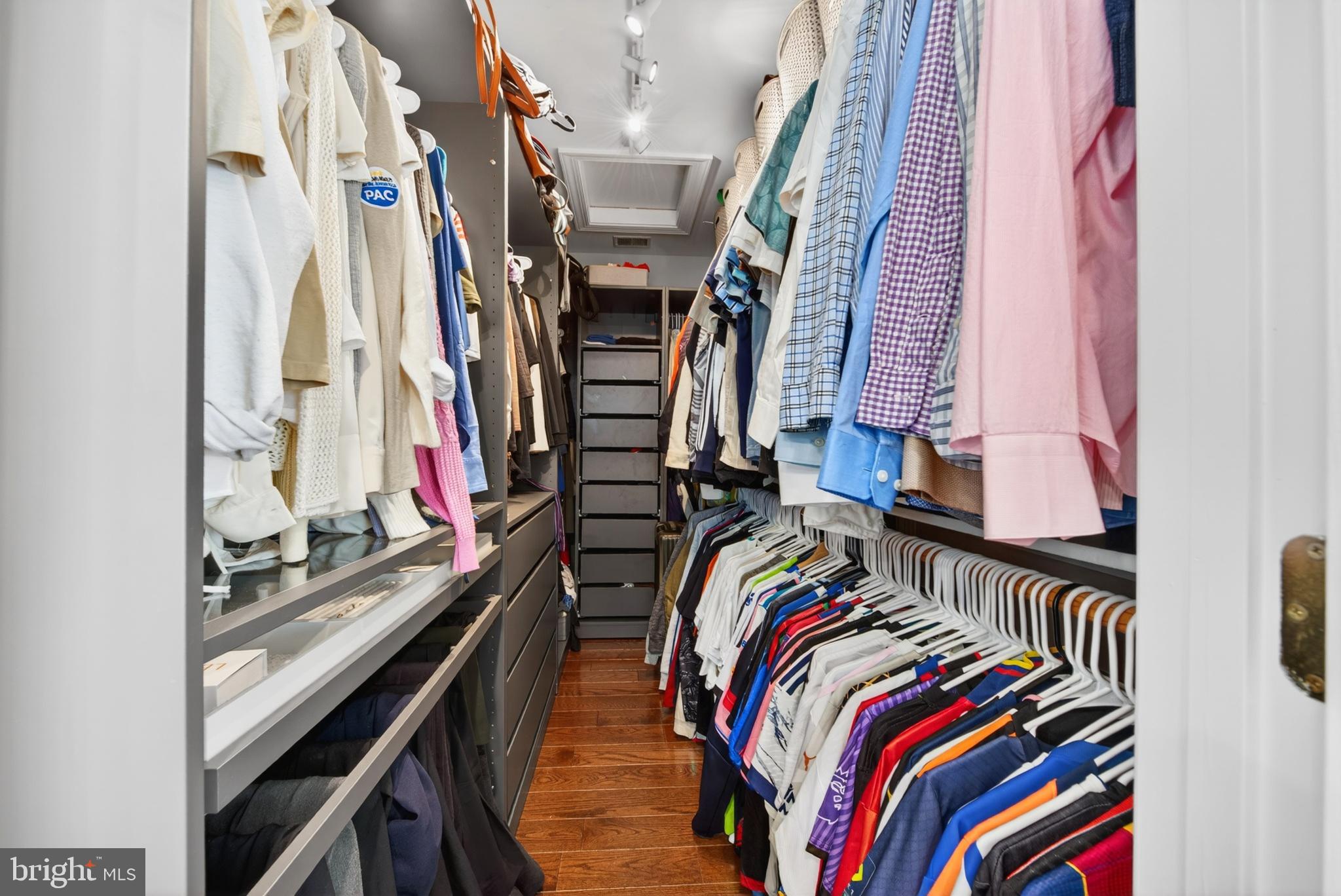 YACHT CLUB AT SEQUOIA VILLAGE - Residential