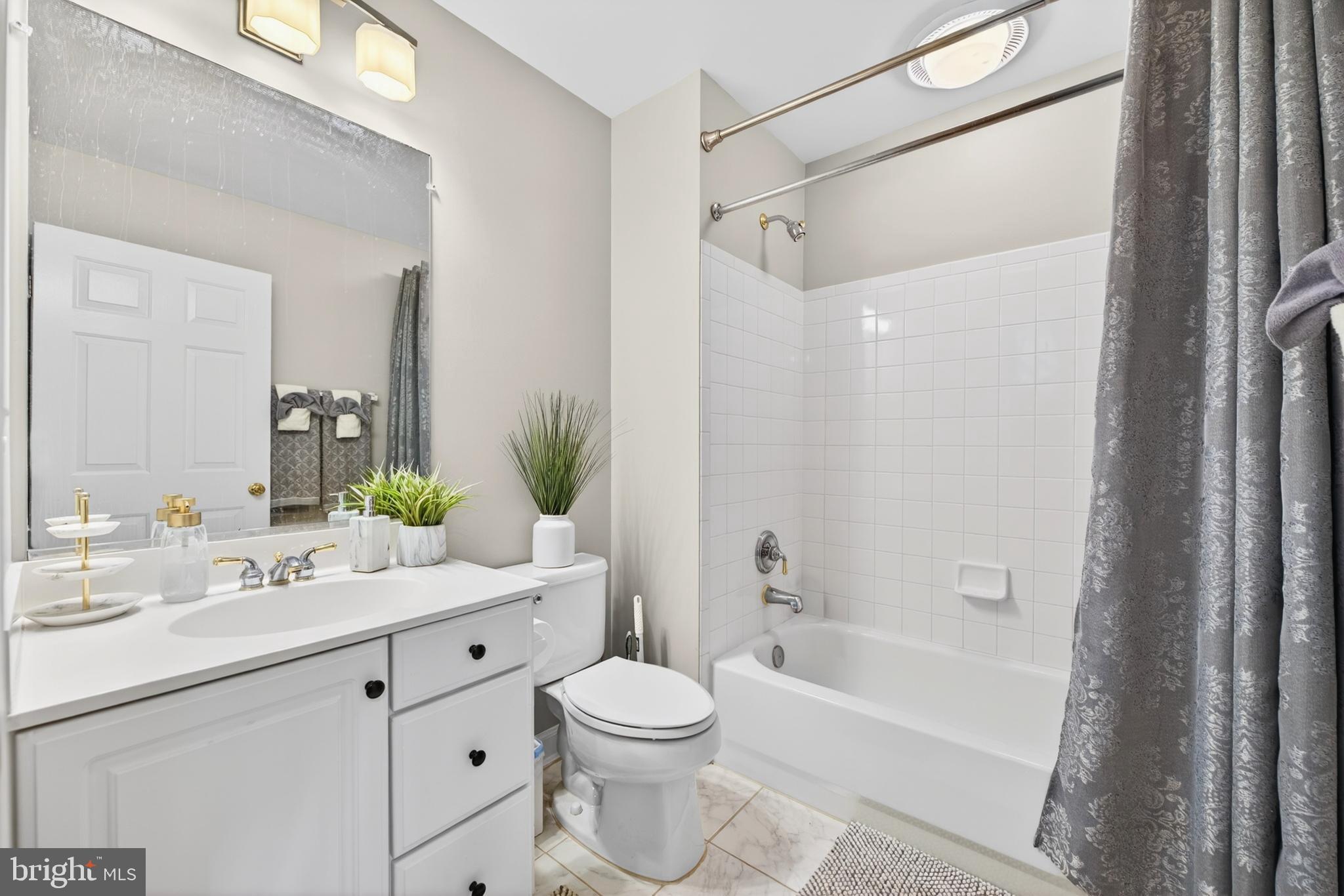 YACHT CLUB AT SEQUOIA VILLAGE - Residential