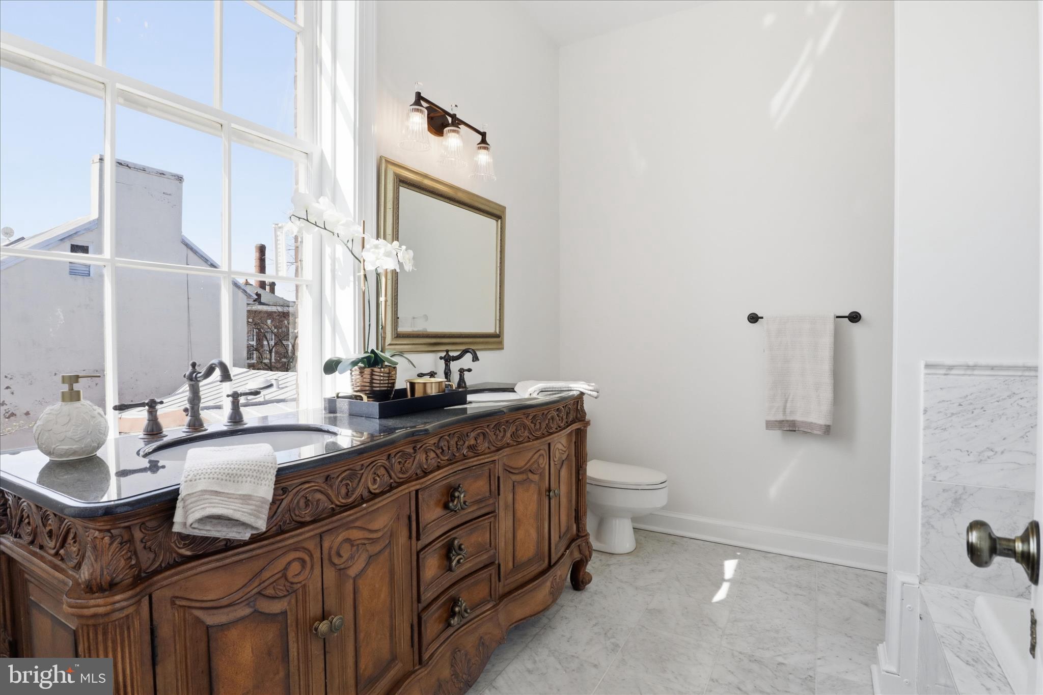 THOMPSON HOUSE - Residential