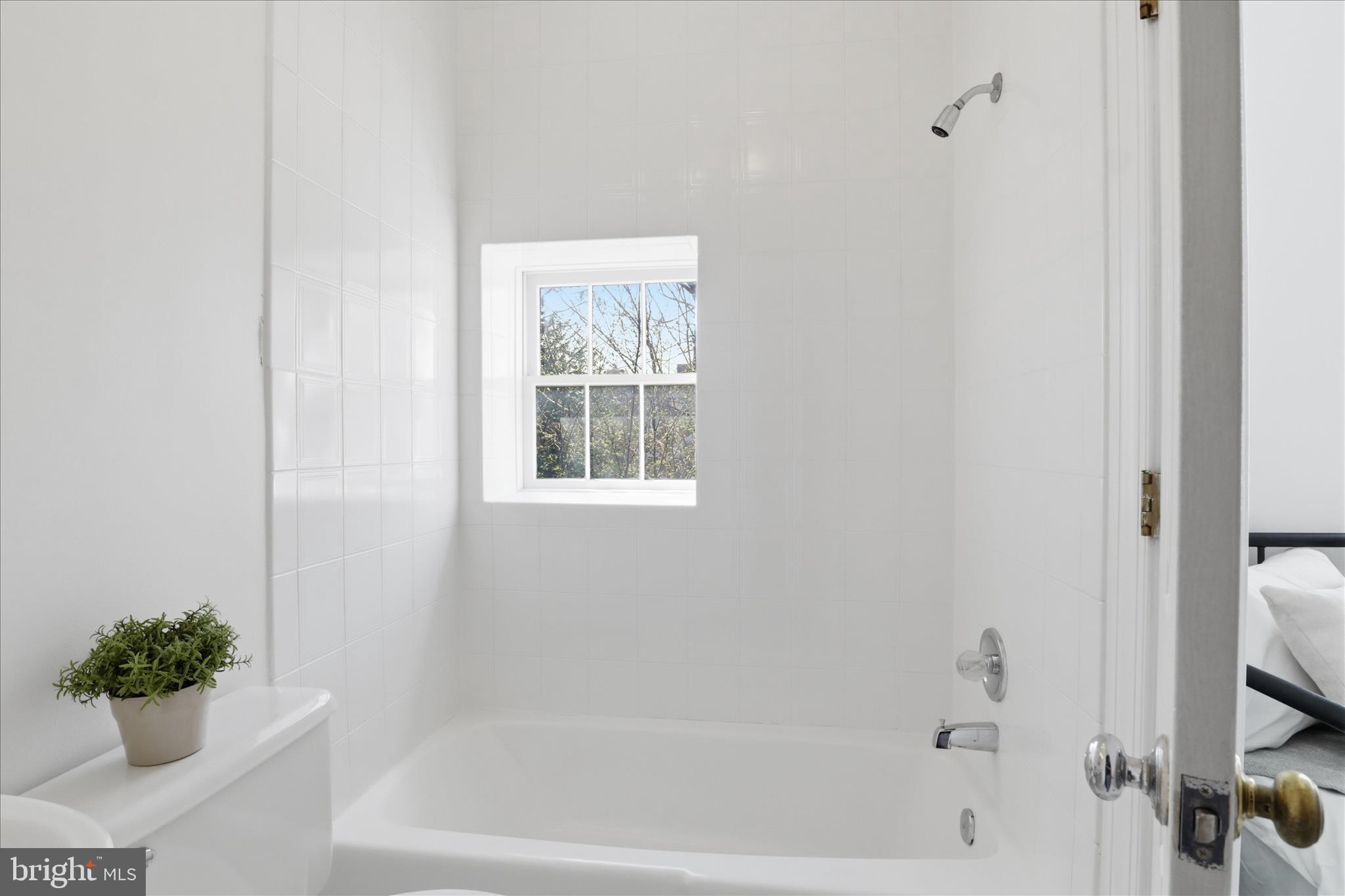 THOMPSON HOUSE - Residential