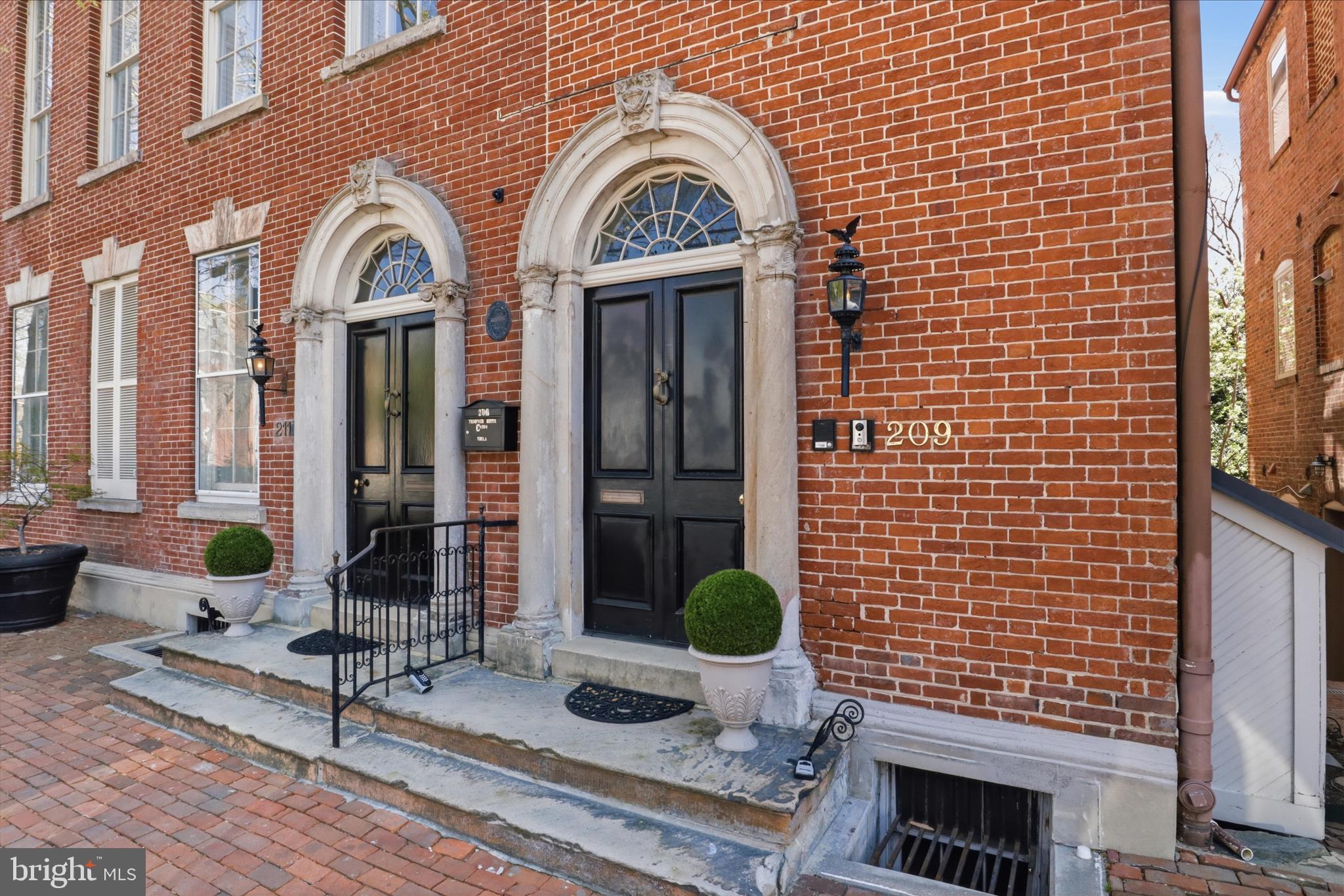 THOMPSON HOUSE - Residential