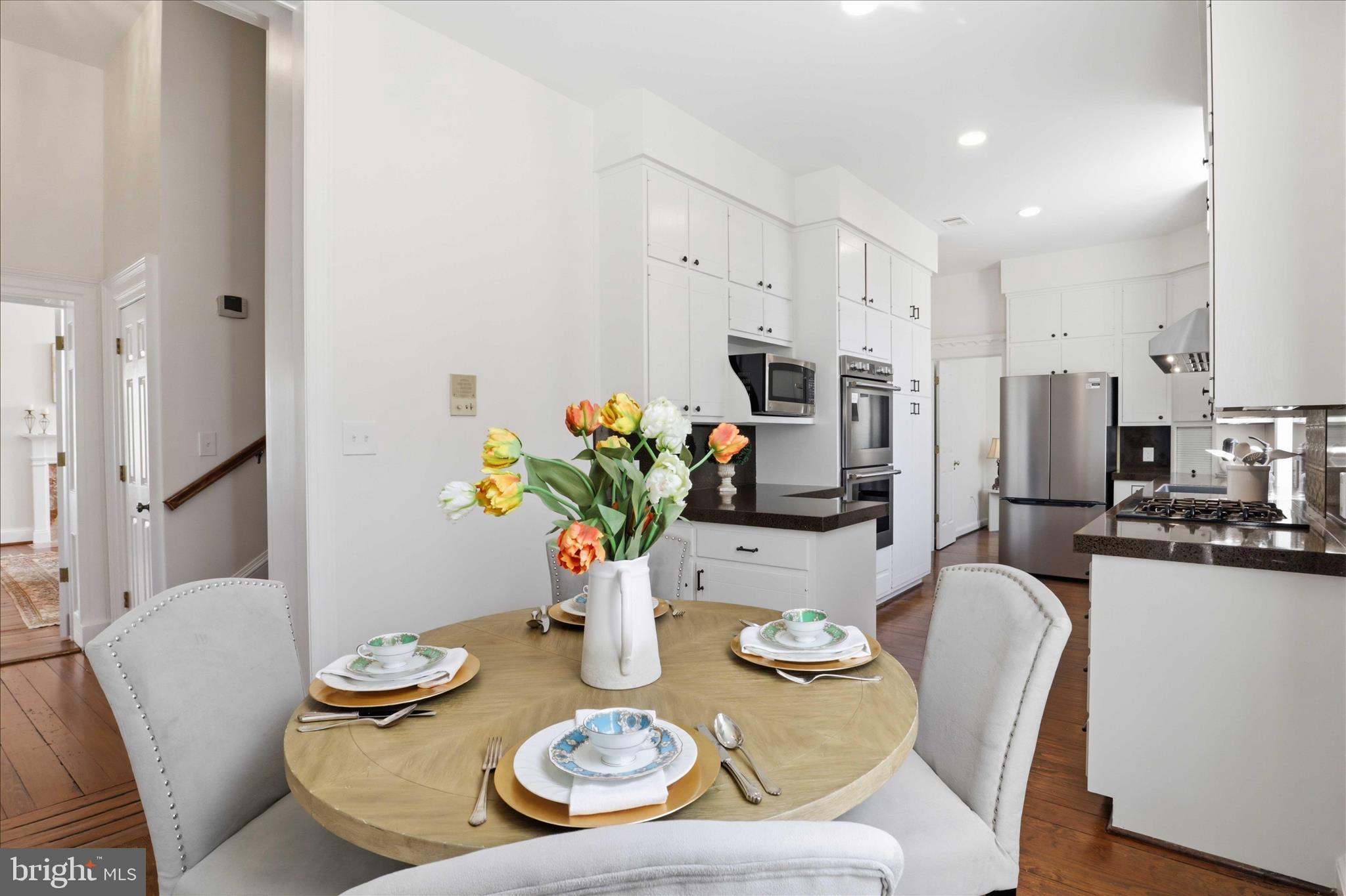 THOMPSON HOUSE - Residential