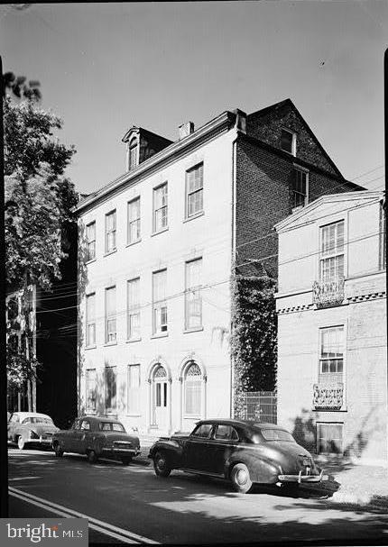 THOMPSON HOUSE - Residential