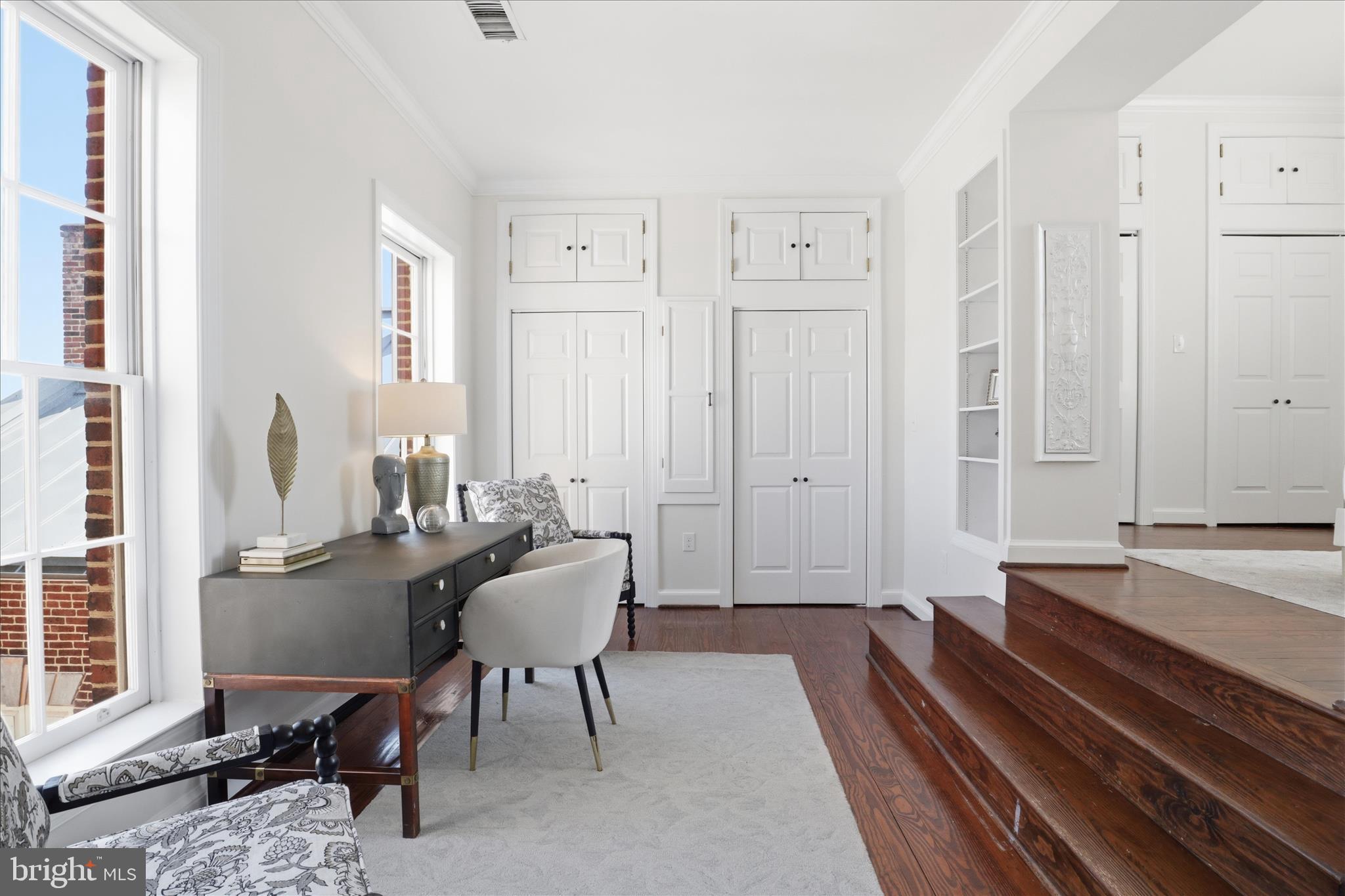 THOMPSON HOUSE - Residential