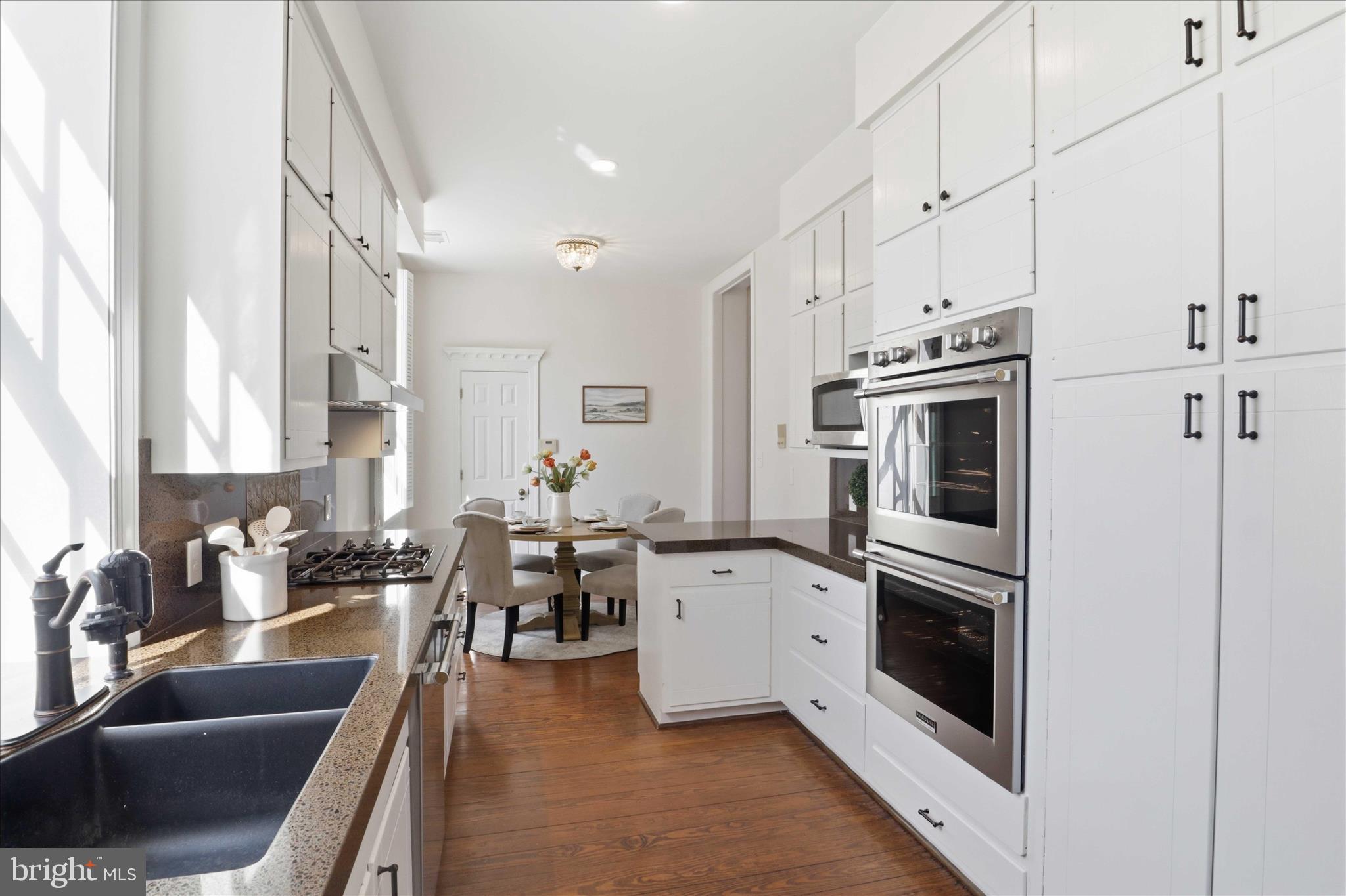 THOMPSON HOUSE - Residential