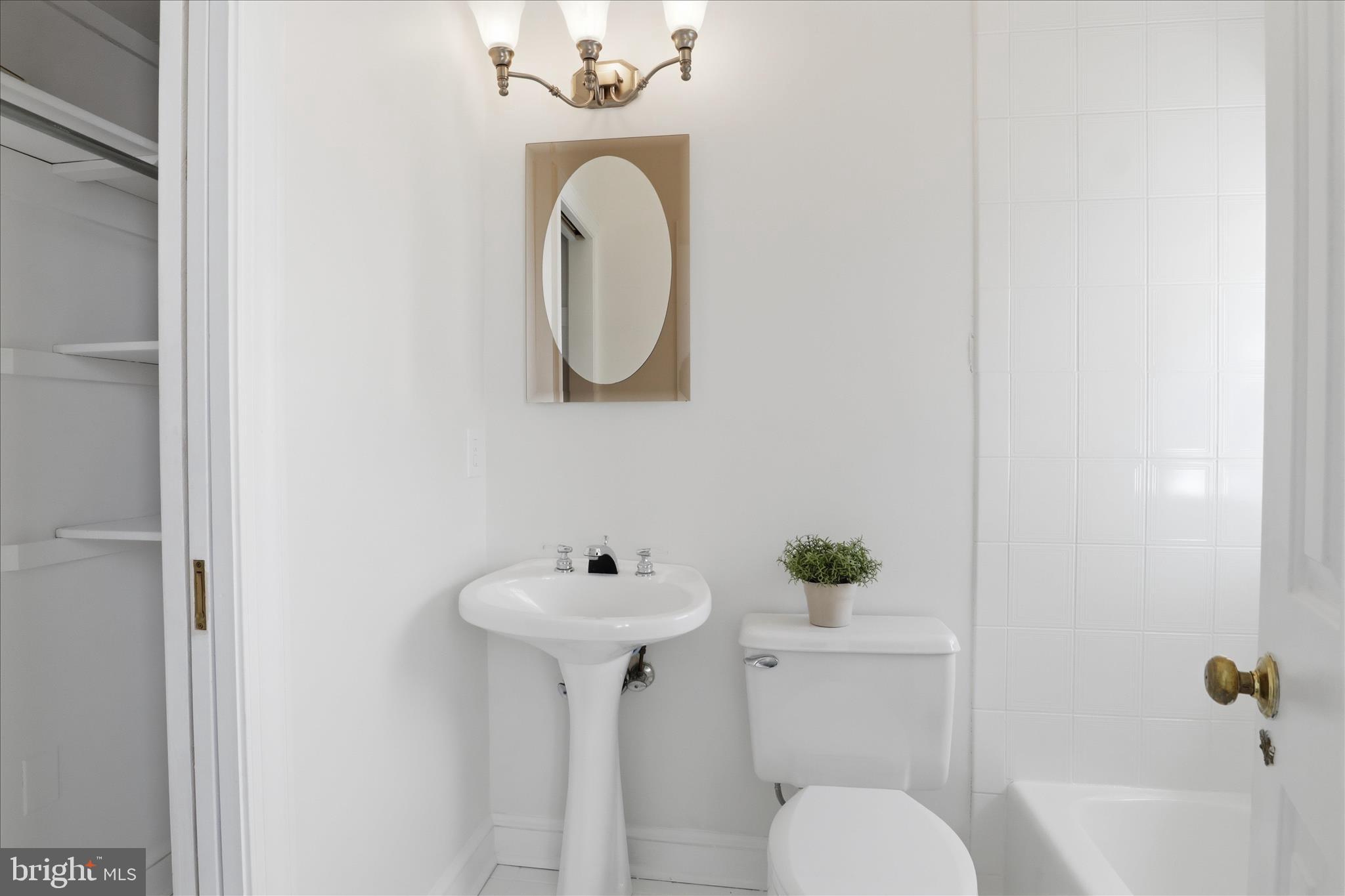 THOMPSON HOUSE - Residential