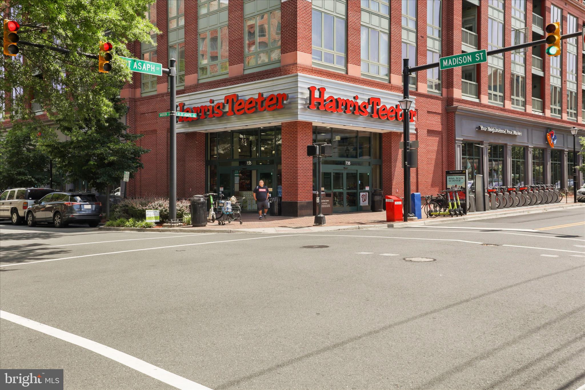 THOMPSON HOUSE - Residential