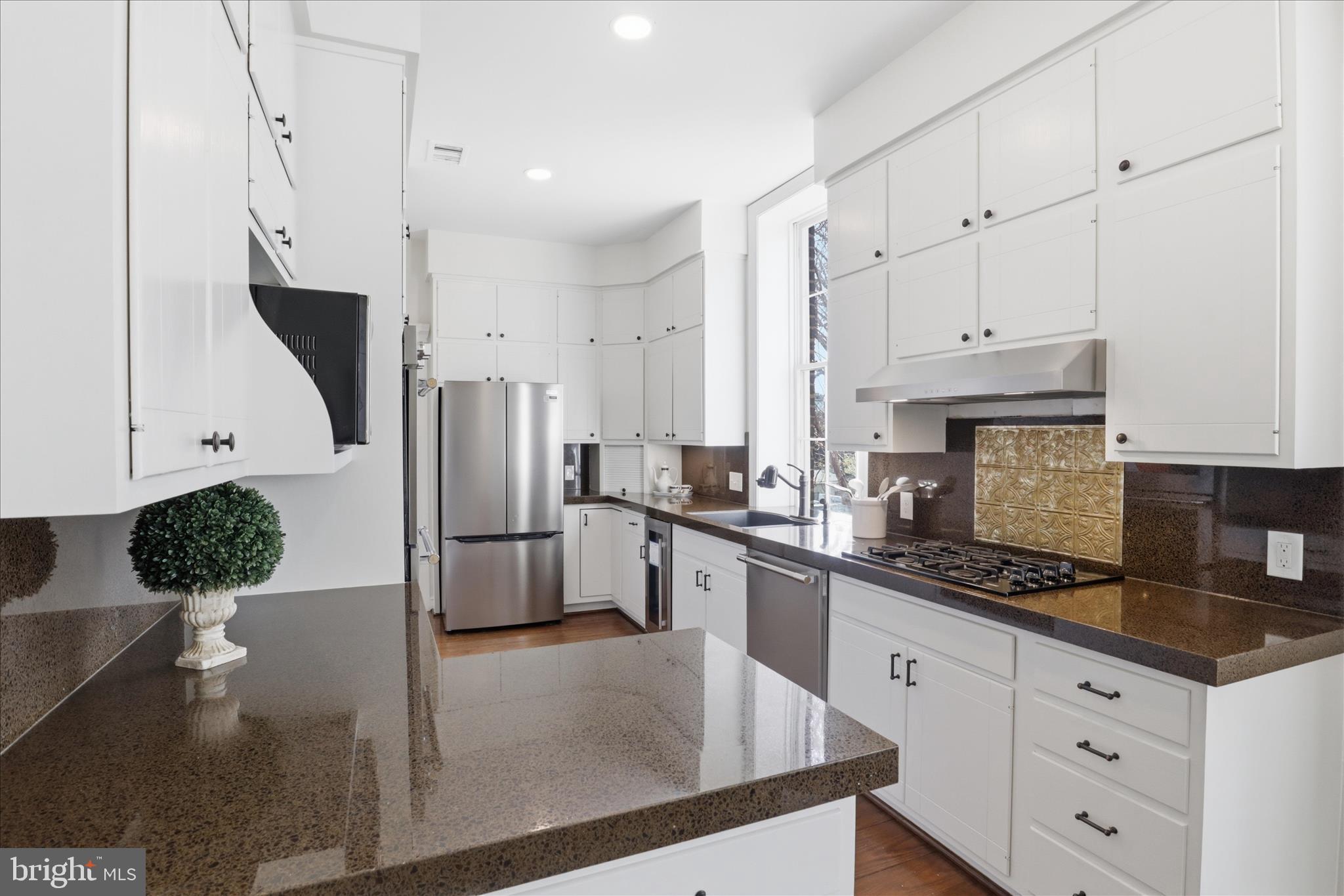 THOMPSON HOUSE - Residential