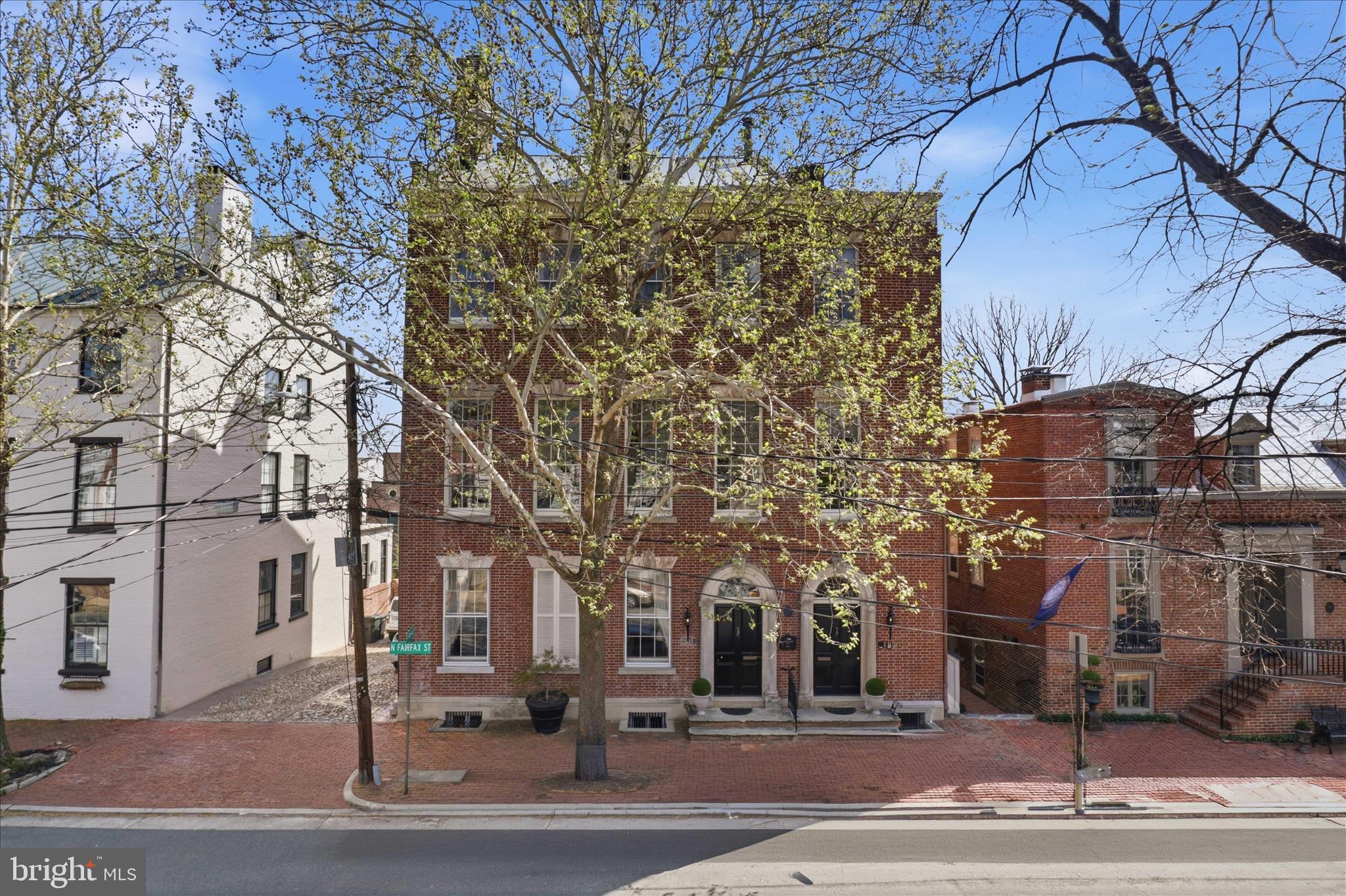 THOMPSON HOUSE - Residential