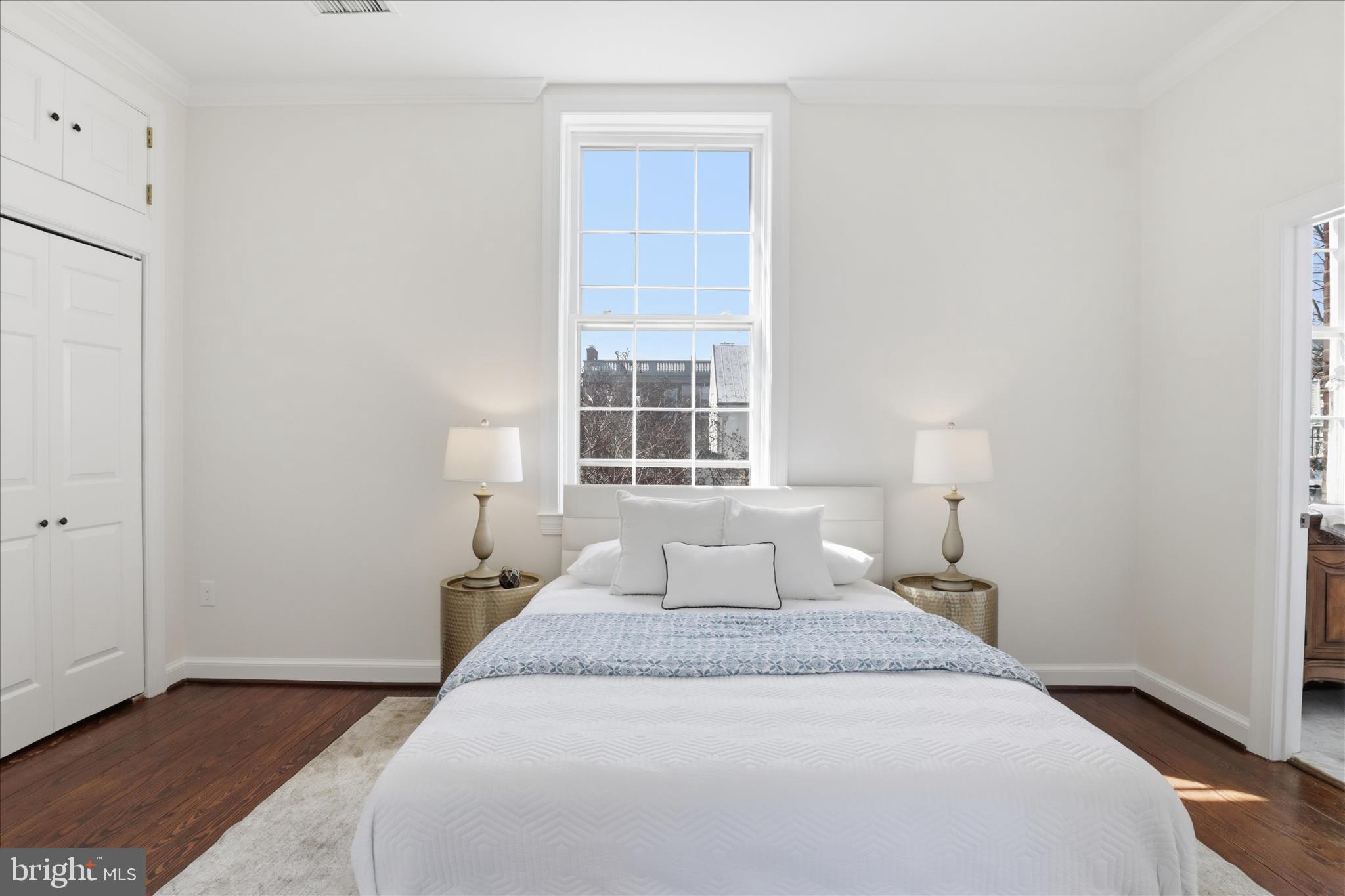 THOMPSON HOUSE - Residential