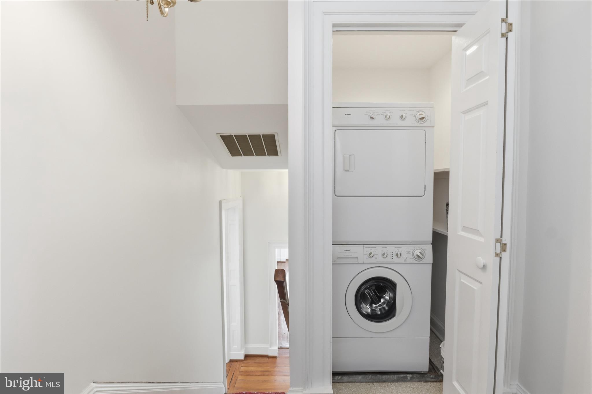 THOMPSON HOUSE - Residential