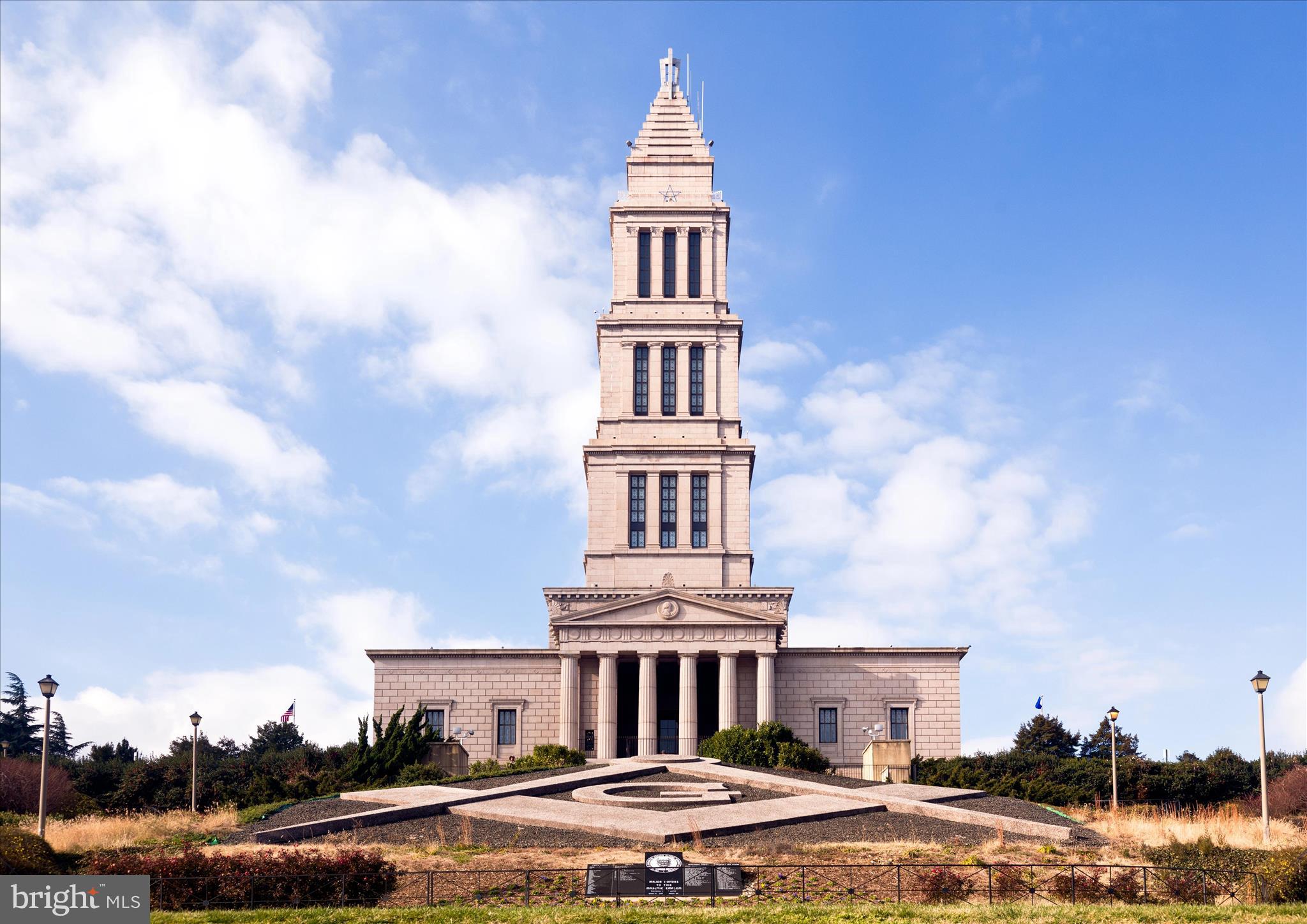 THOMPSON HOUSE - Residential