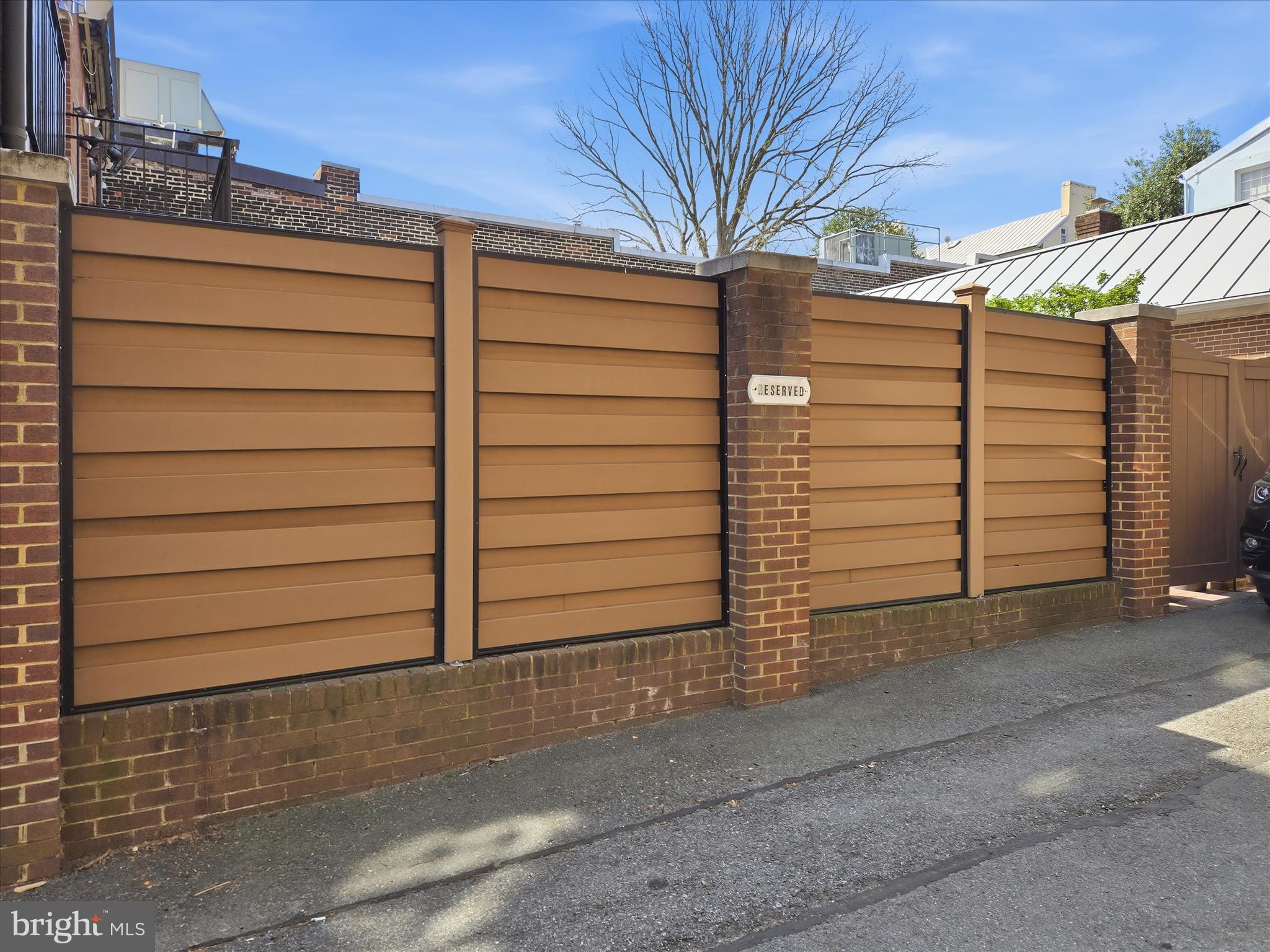 THOMPSON HOUSE - Residential