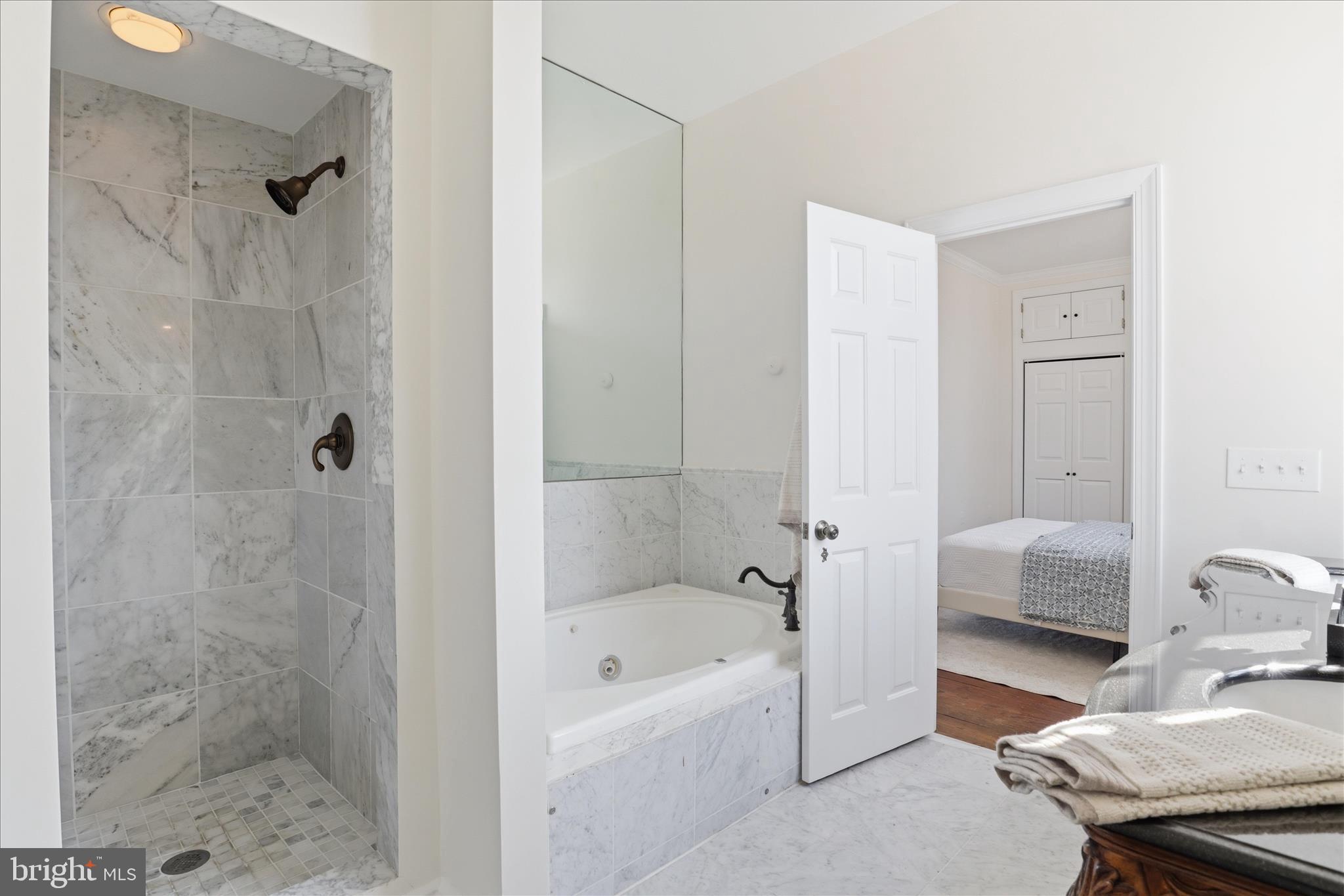 THOMPSON HOUSE - Residential