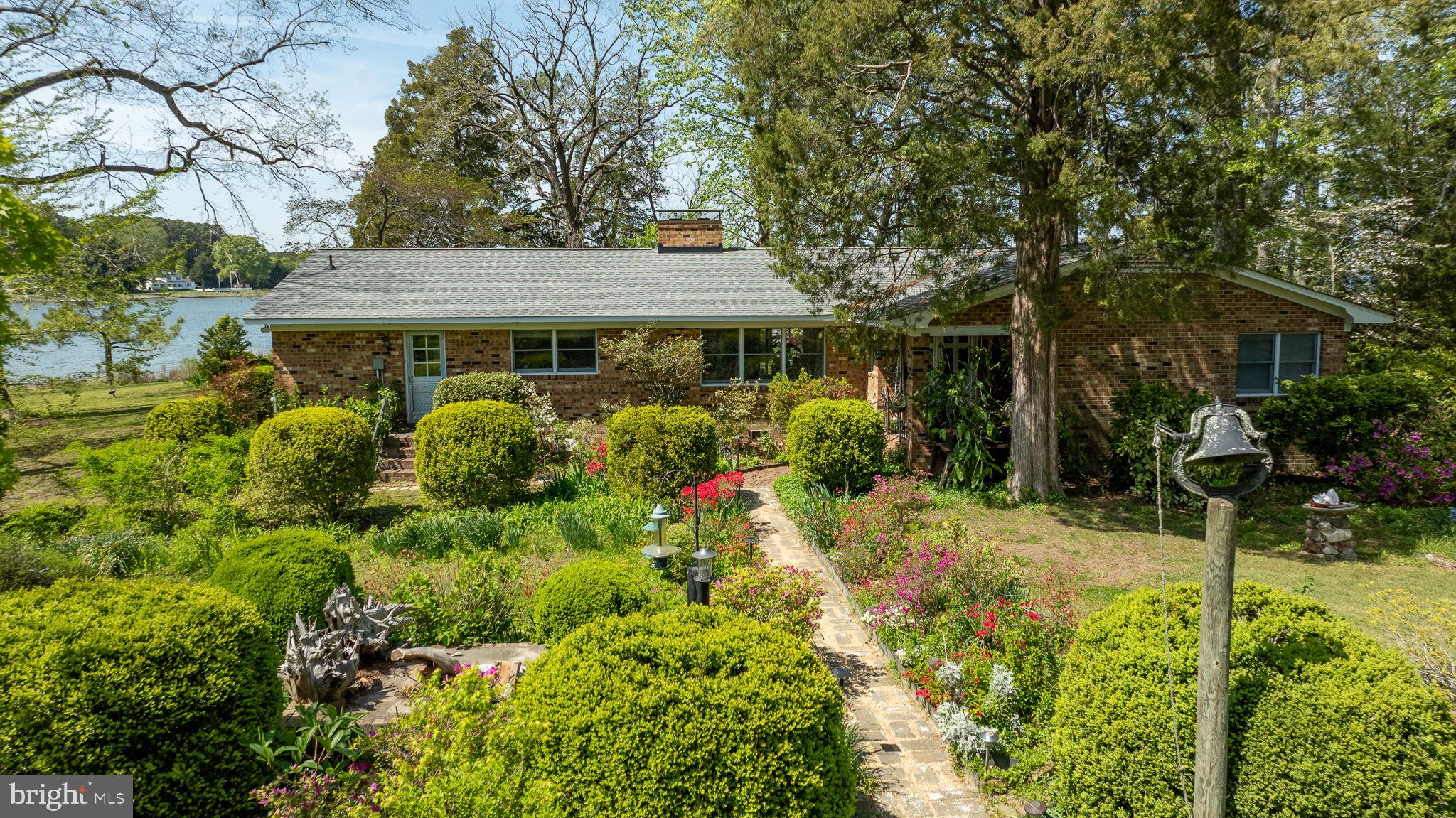 5556 ROANES WHARF ROAD