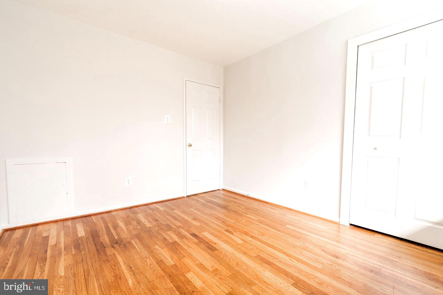 MOSBY WOODS TOWNHOUSE - Residential Lease