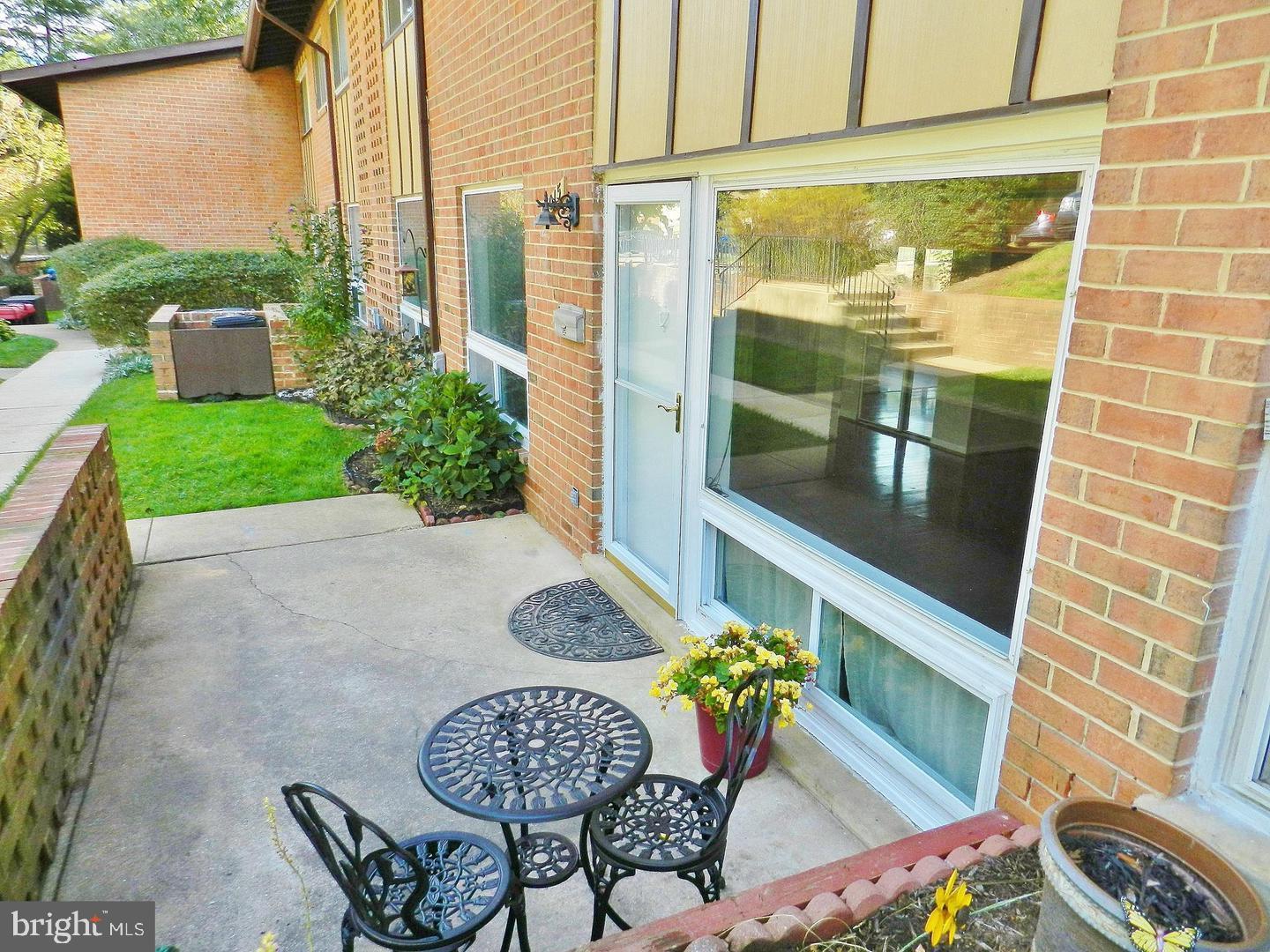 MOSBY WOODS TOWNHOUSE - Residential Lease