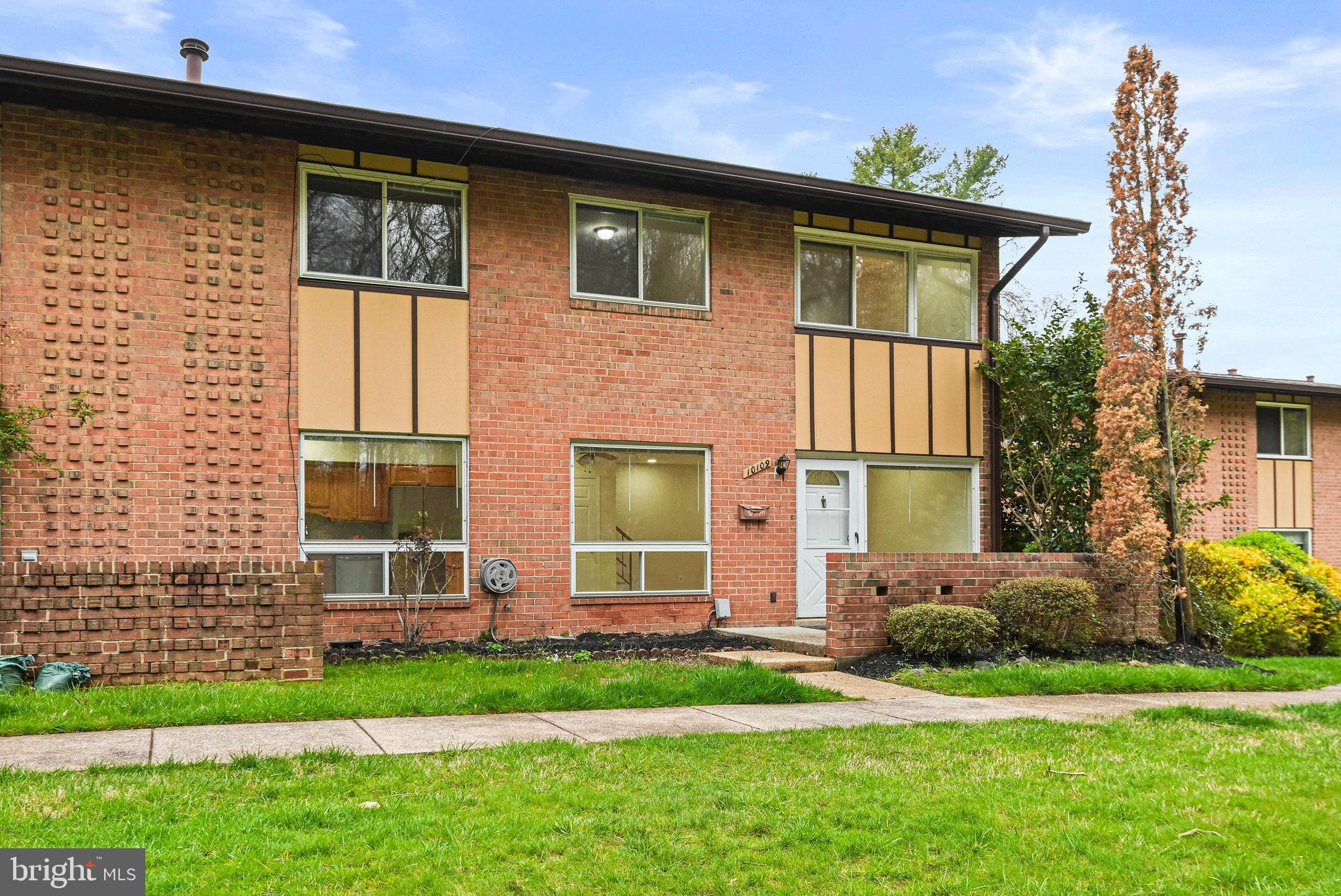 MOSBY WOODS TOWNHOUSE - Residential Lease