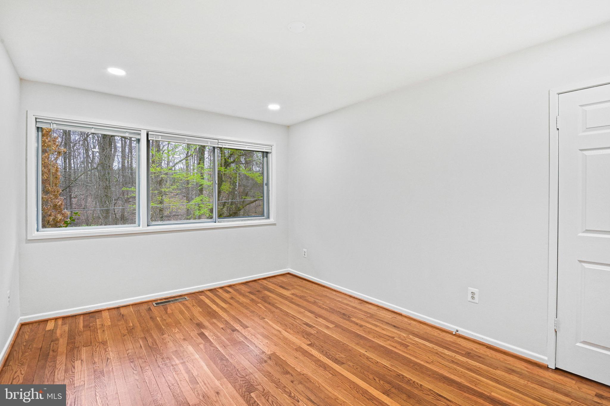 MOSBY WOODS TOWNHOUSE - Residential Lease