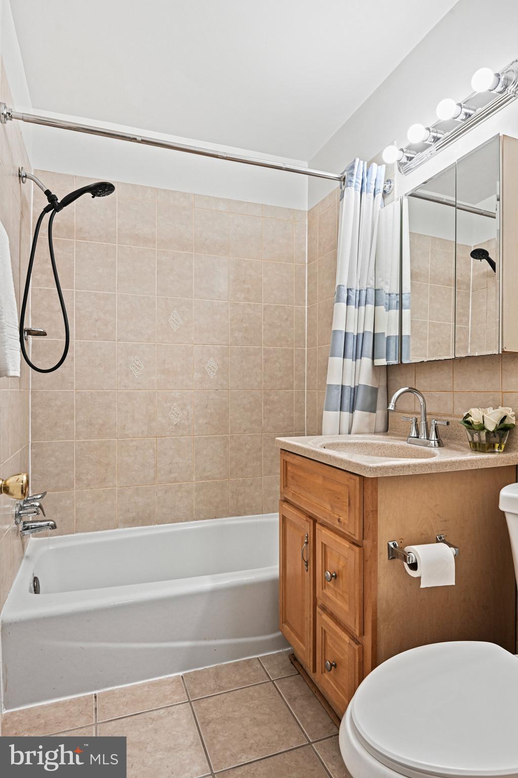 MOSBY WOODS TOWNHOUSE - Residential Lease