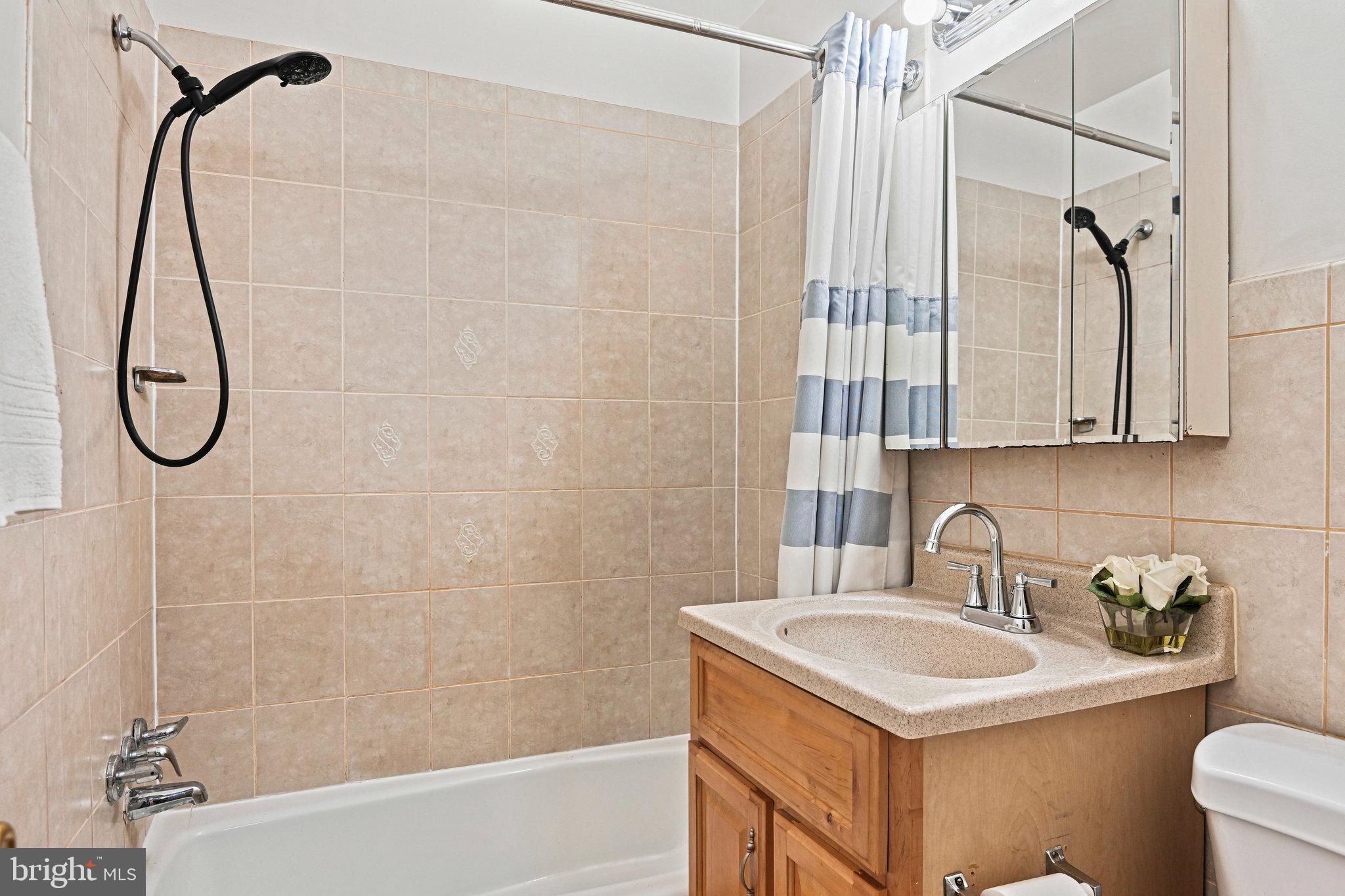 MOSBY WOODS TOWNHOUSE - Residential Lease