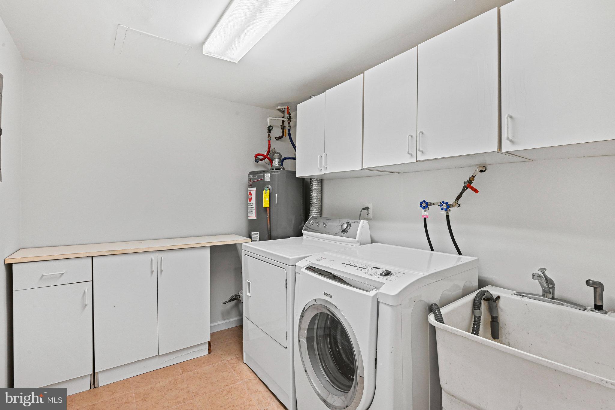 MOSBY WOODS TOWNHOUSE - Residential Lease