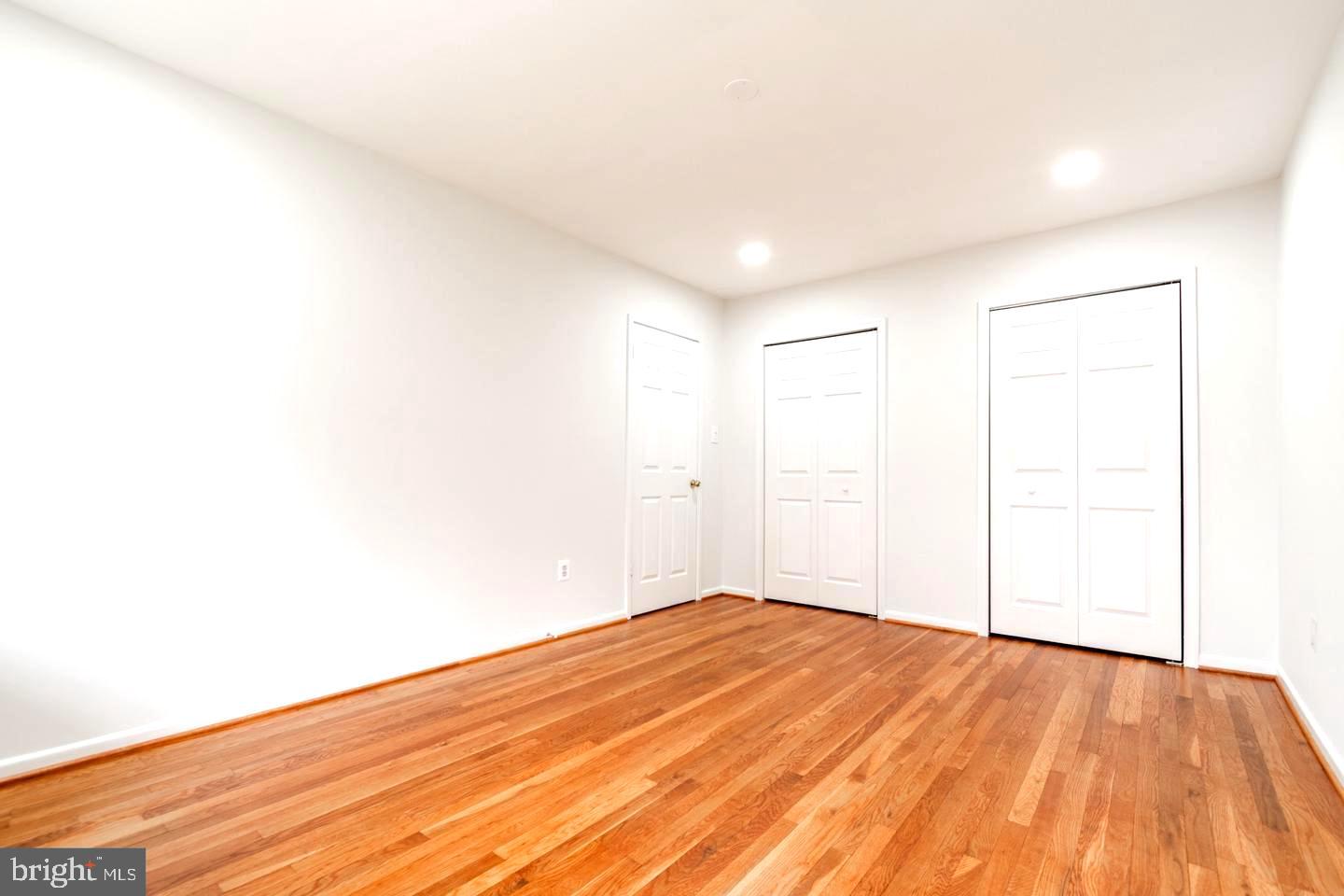 MOSBY WOODS TOWNHOUSE - Residential Lease