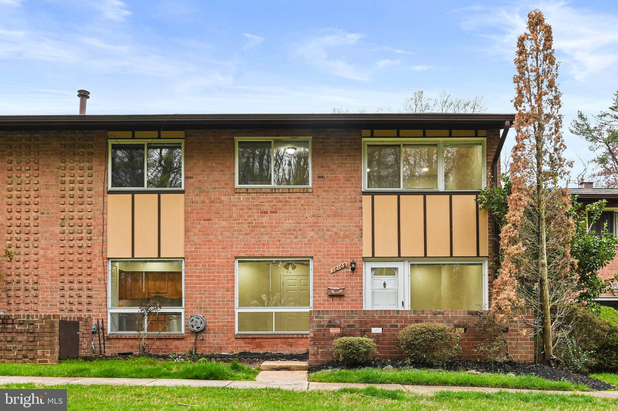 MOSBY WOODS TOWNHOUSE - Residential Lease