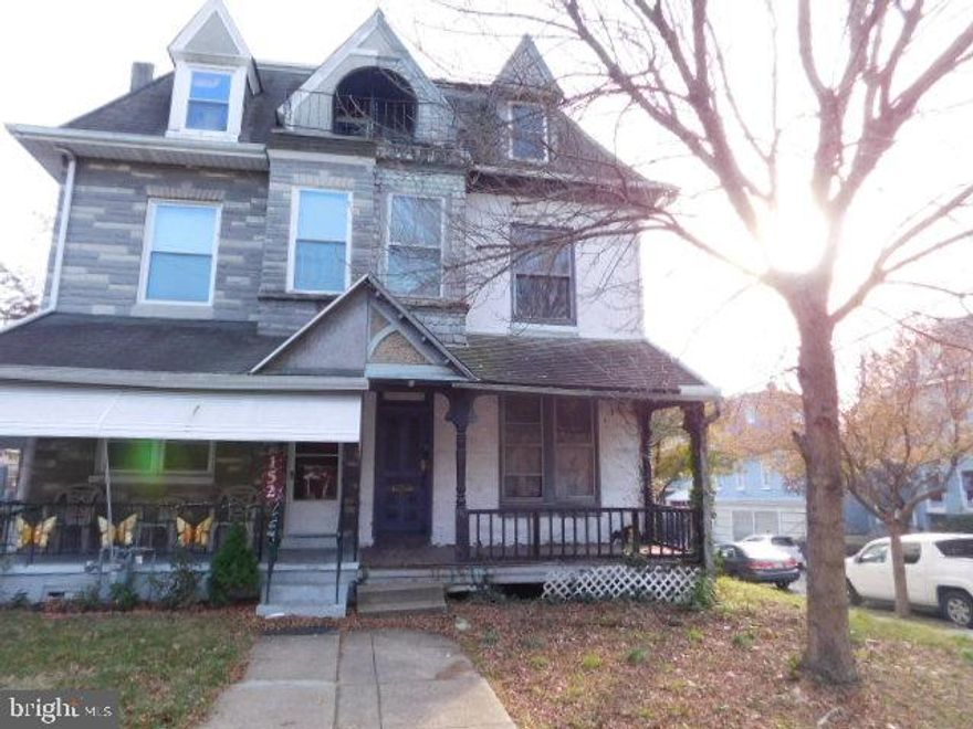 Huge Semi with 6 Private Bedrooms and 1 bath in an ideal location. Bring your imagination and elbow grease and make this home shine again.