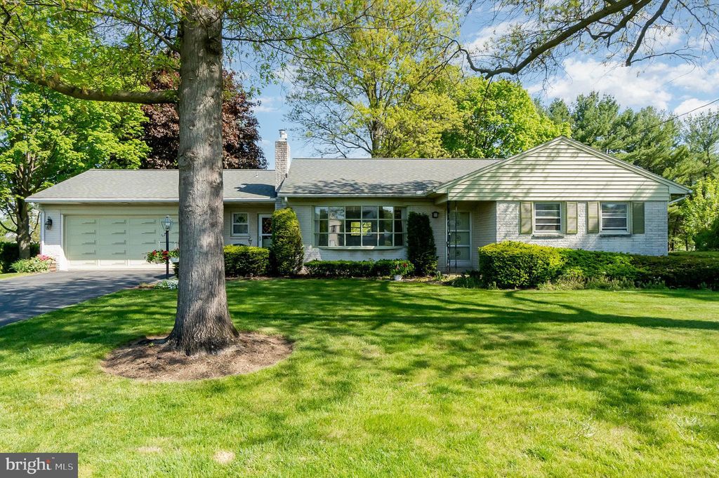 Photo of 609 W Orange Street, Lititz, PA 17543 (MLS # PALA2050748)