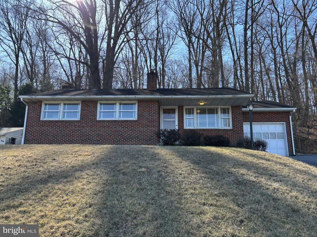 Photo of 832 W Penn Grant Road, WILLOW STREET, PA 17584 (MLS # PALA2064484)