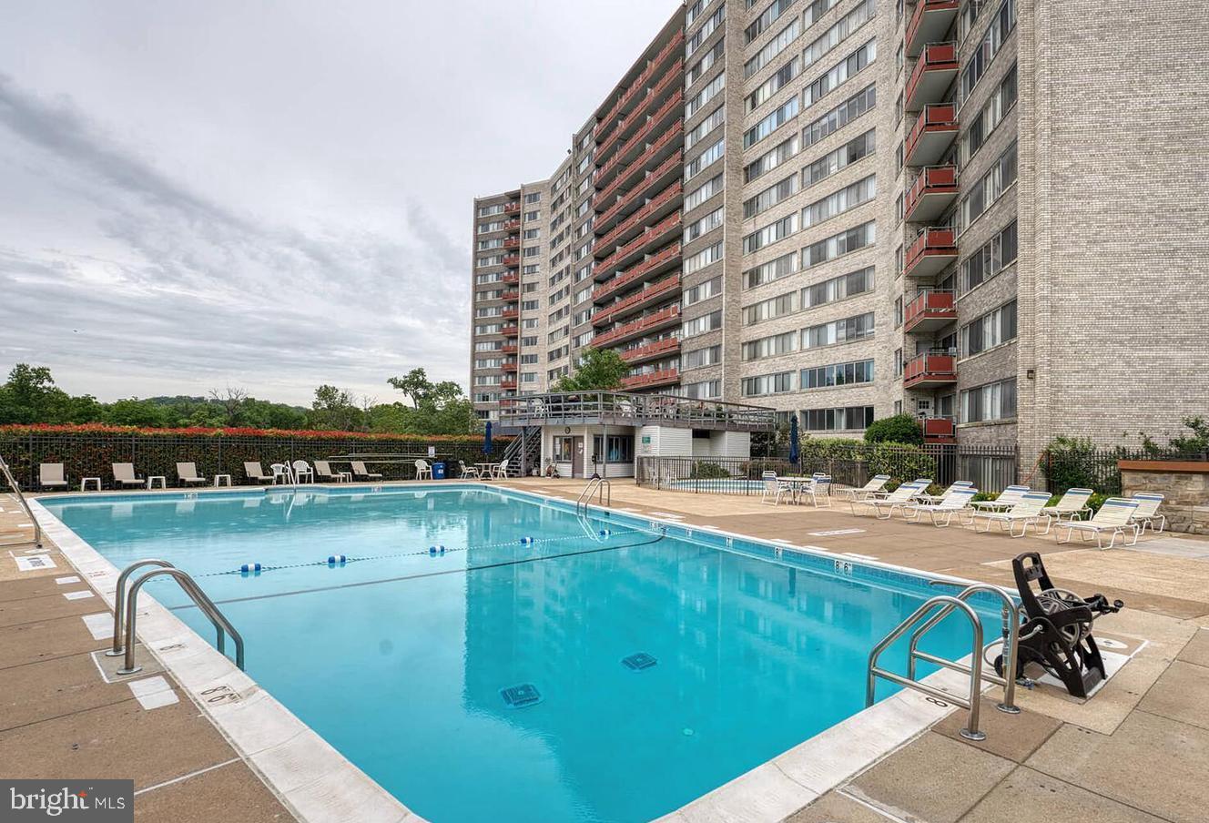 PAVILION ON THE PARK - Residential