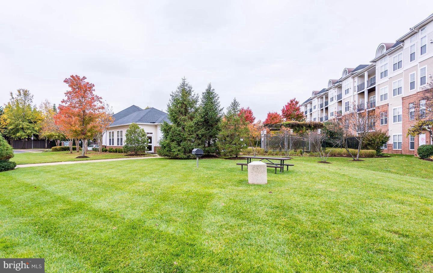 CHANTILLY PARK - Residential